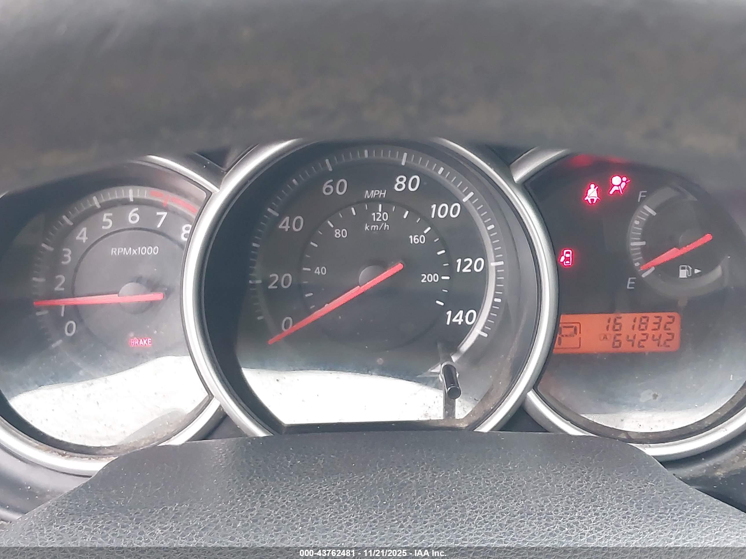 NISSAN VERSA image 7