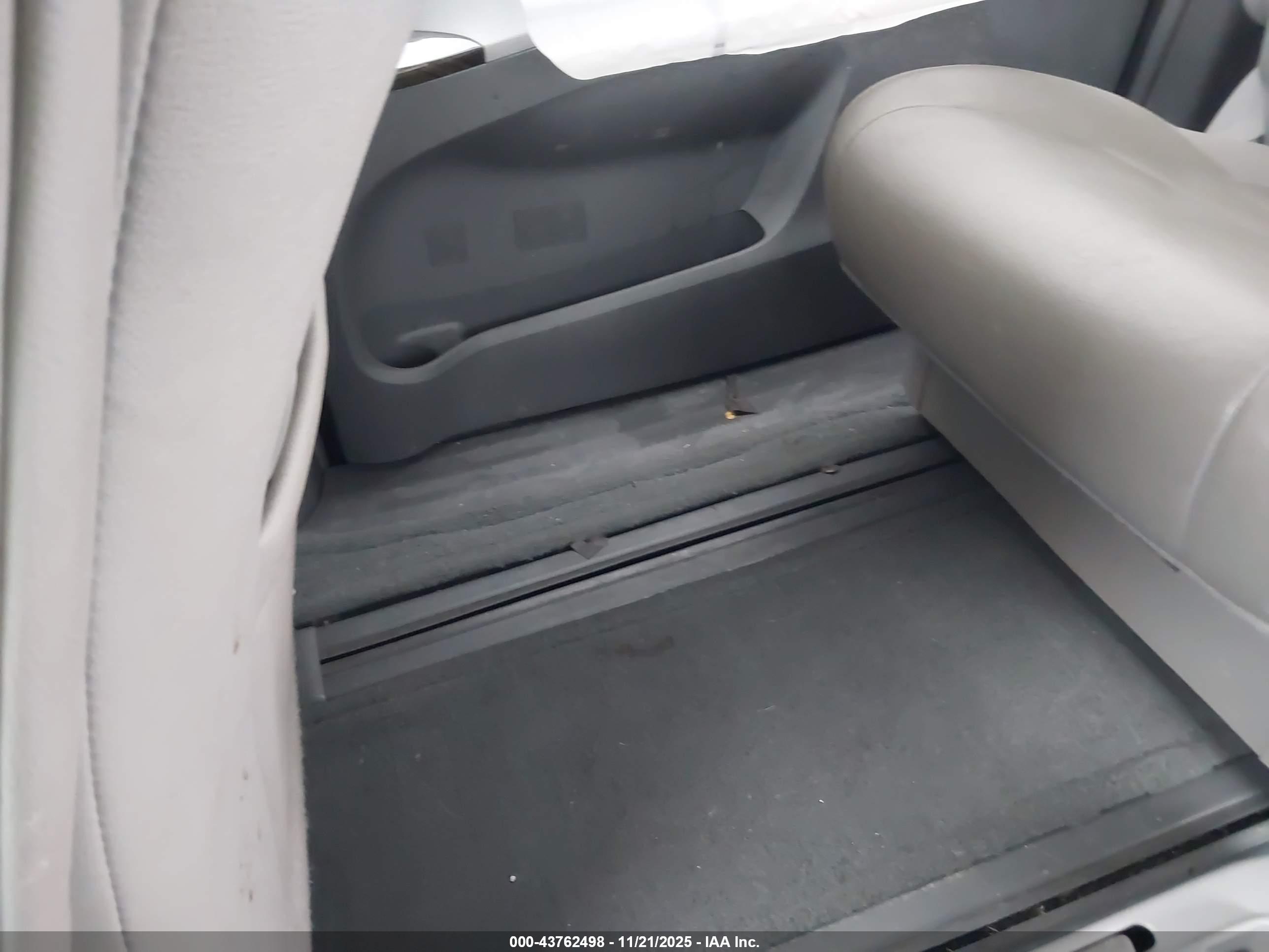 TOYOTA SIENNA image 8