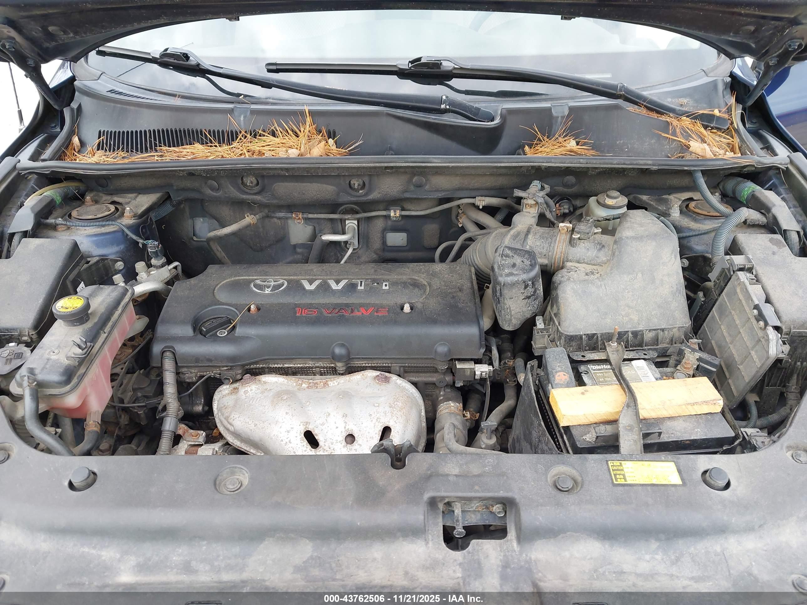 TOYOTA RAV4 image 10