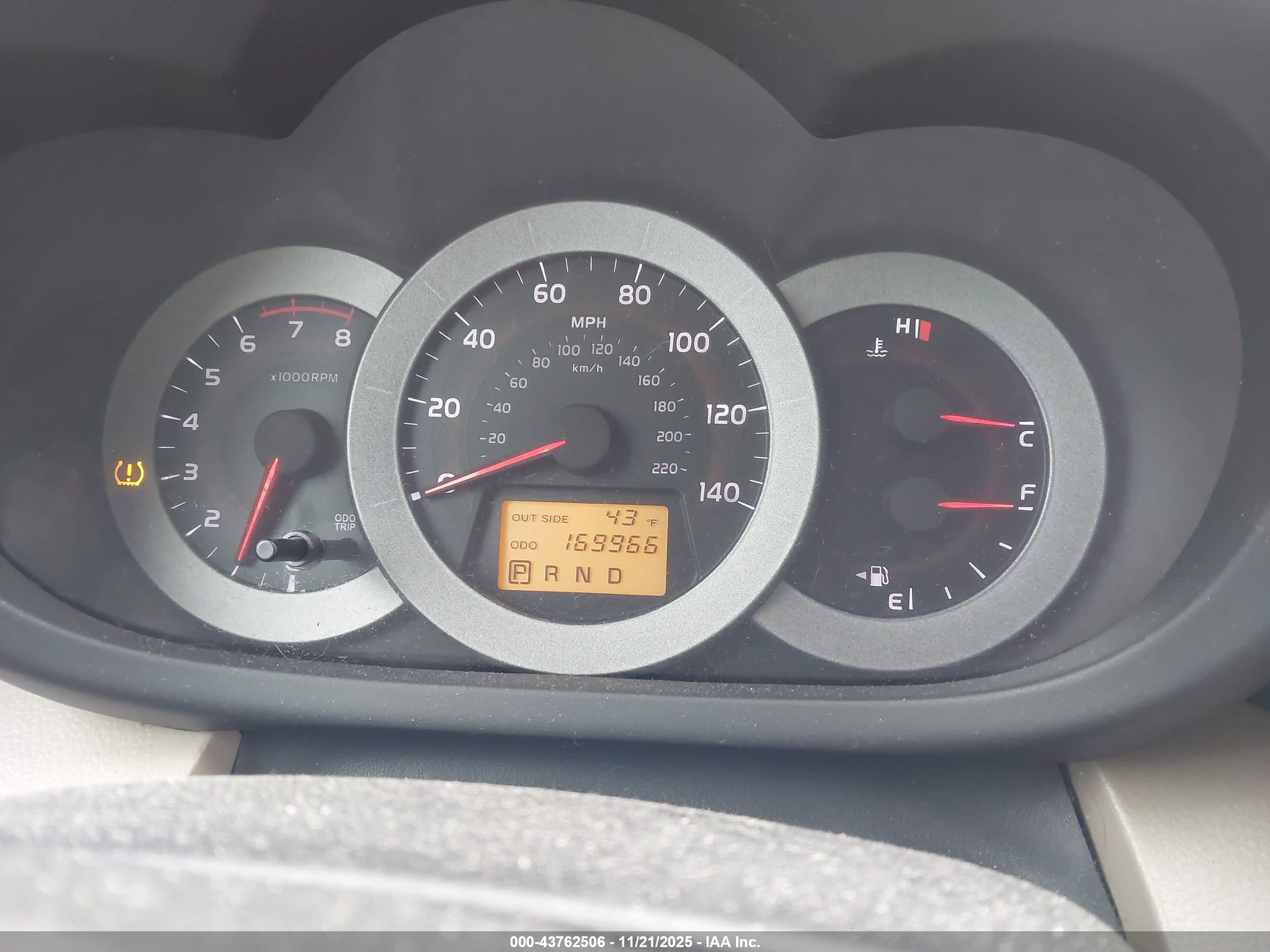 TOYOTA RAV4 image 7