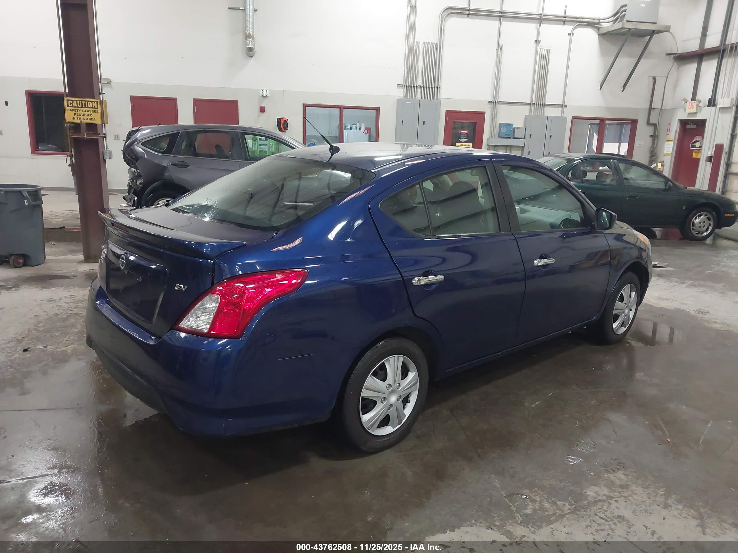 NISSAN VERSA image 4