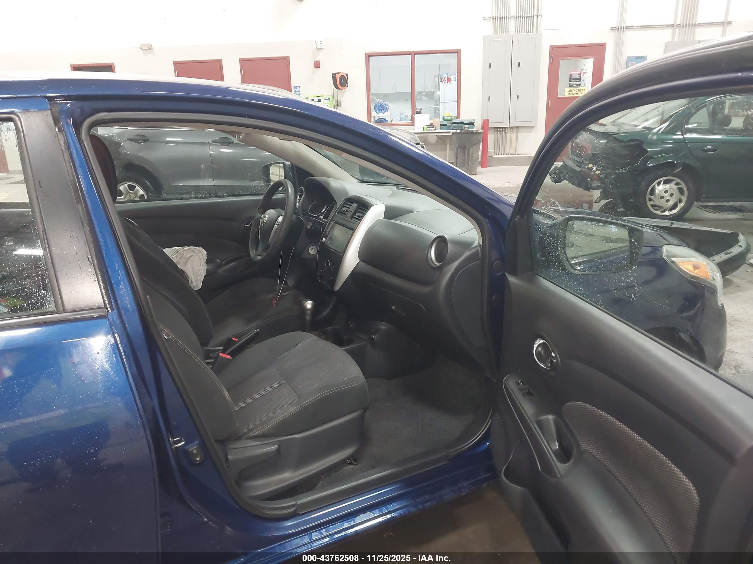NISSAN VERSA image 5