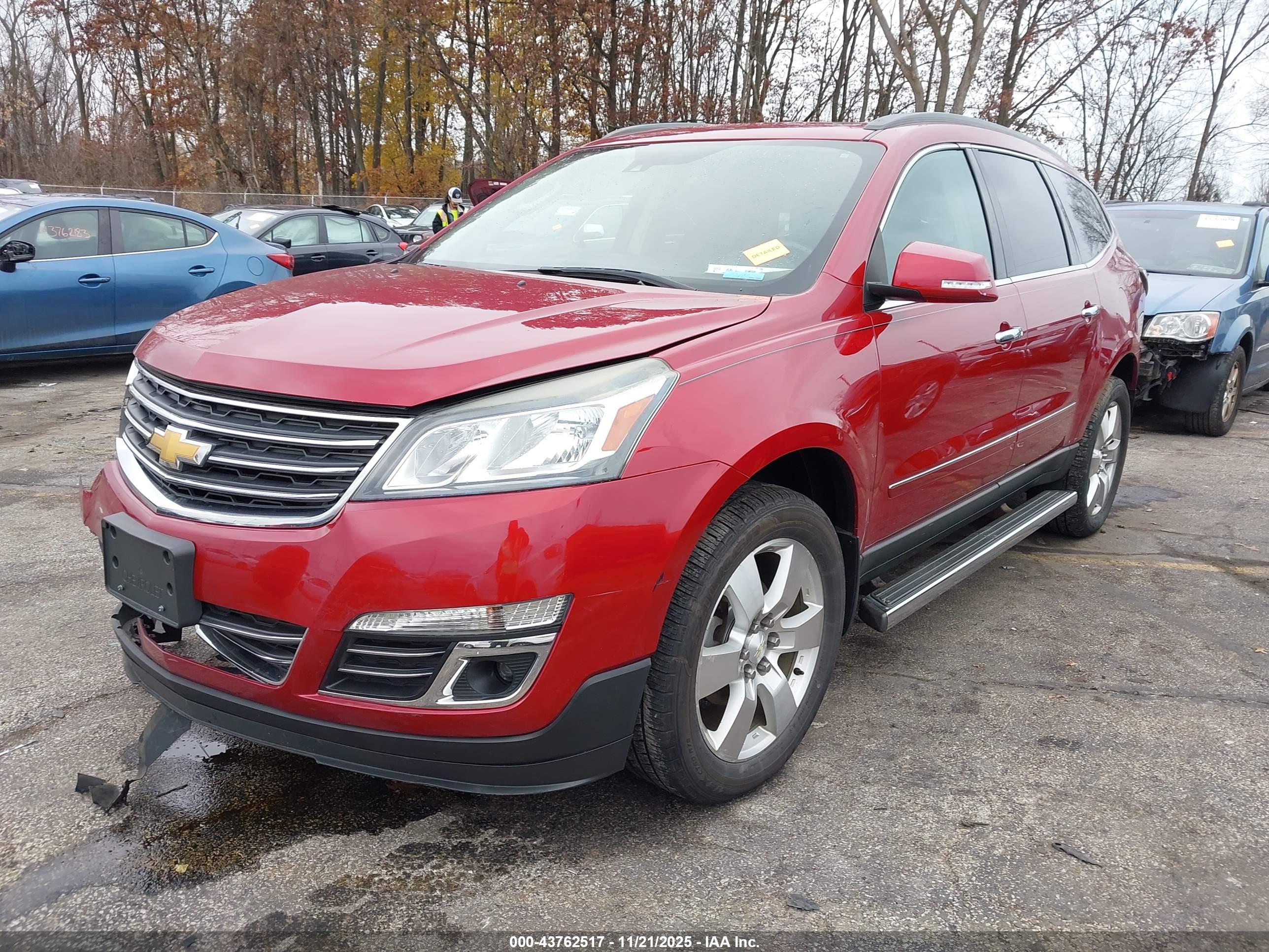 CHEVROLET TRAVERSE image 2