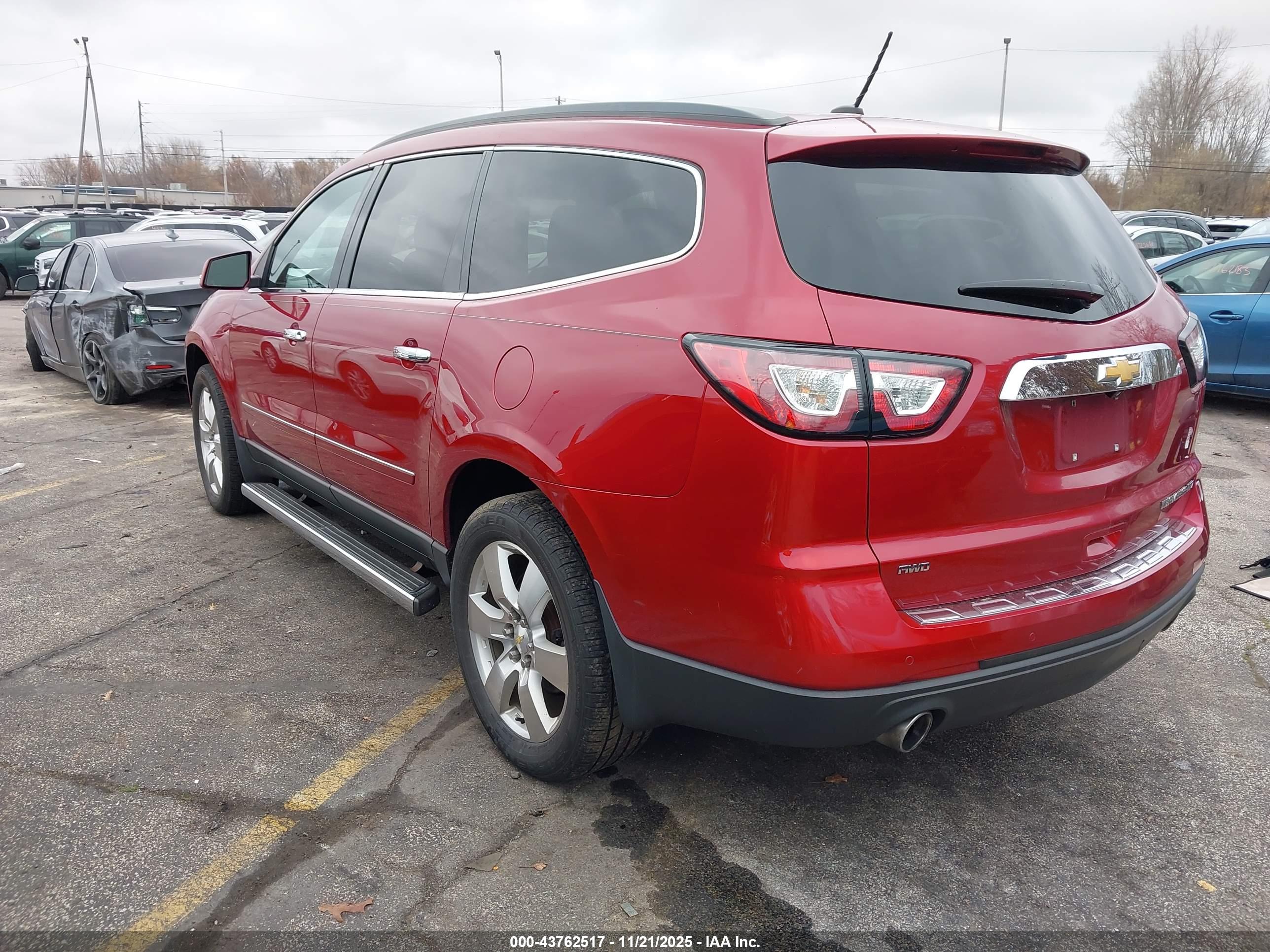 CHEVROLET TRAVERSE image 3