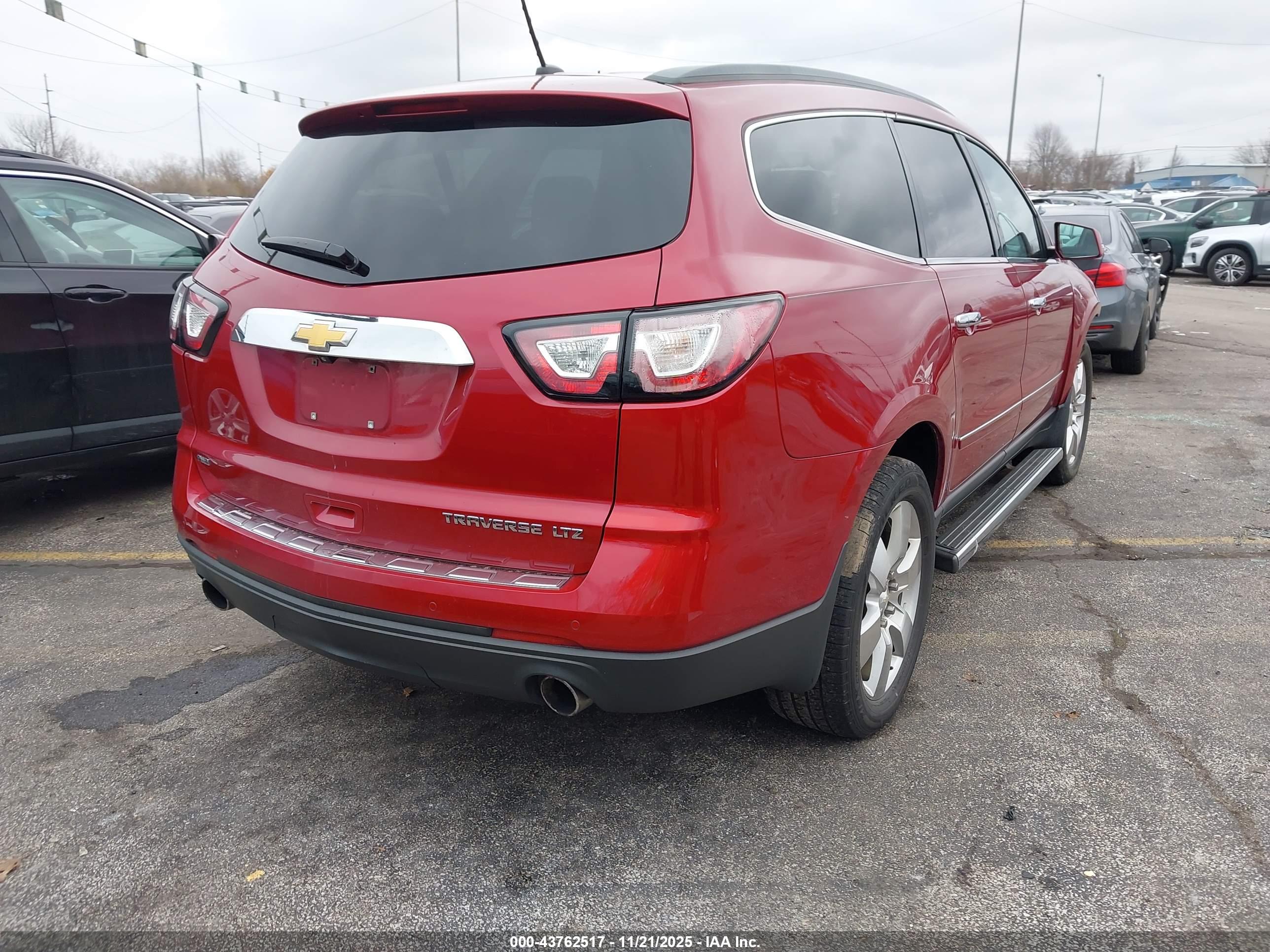 CHEVROLET TRAVERSE image 4