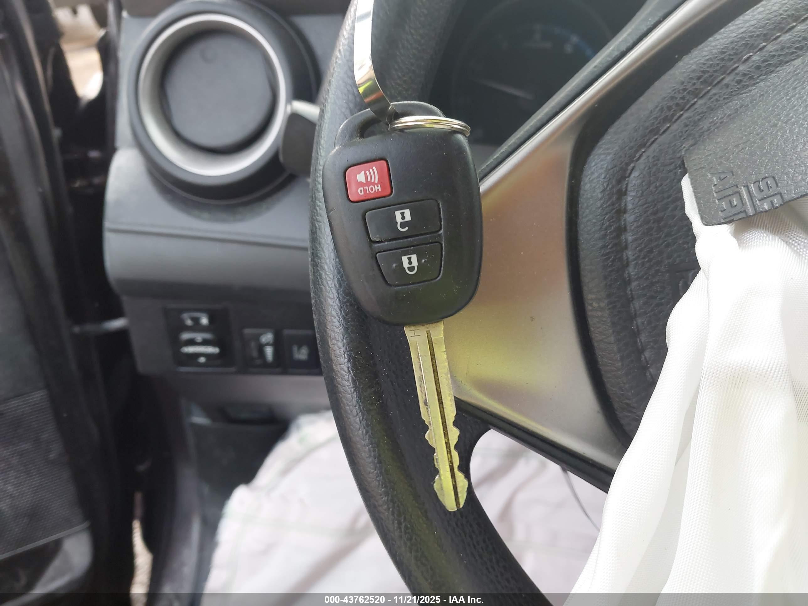 TOYOTA RAV4 image 11