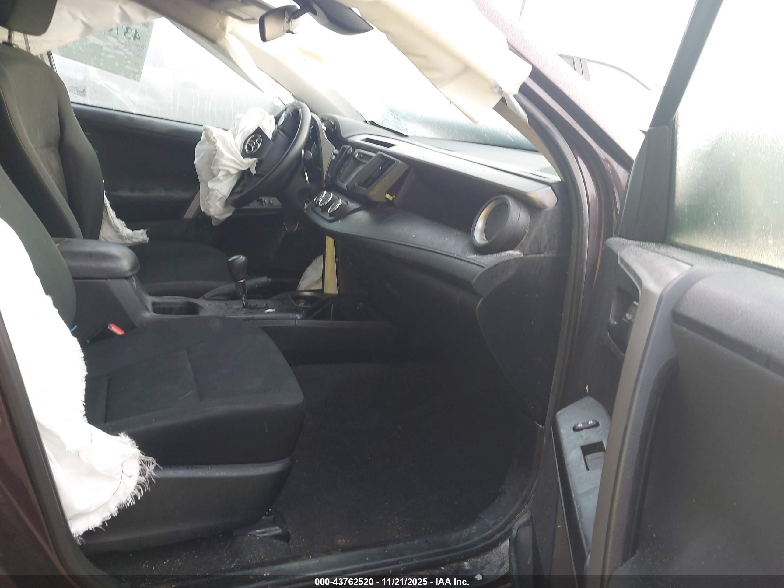 TOYOTA RAV4 image 5