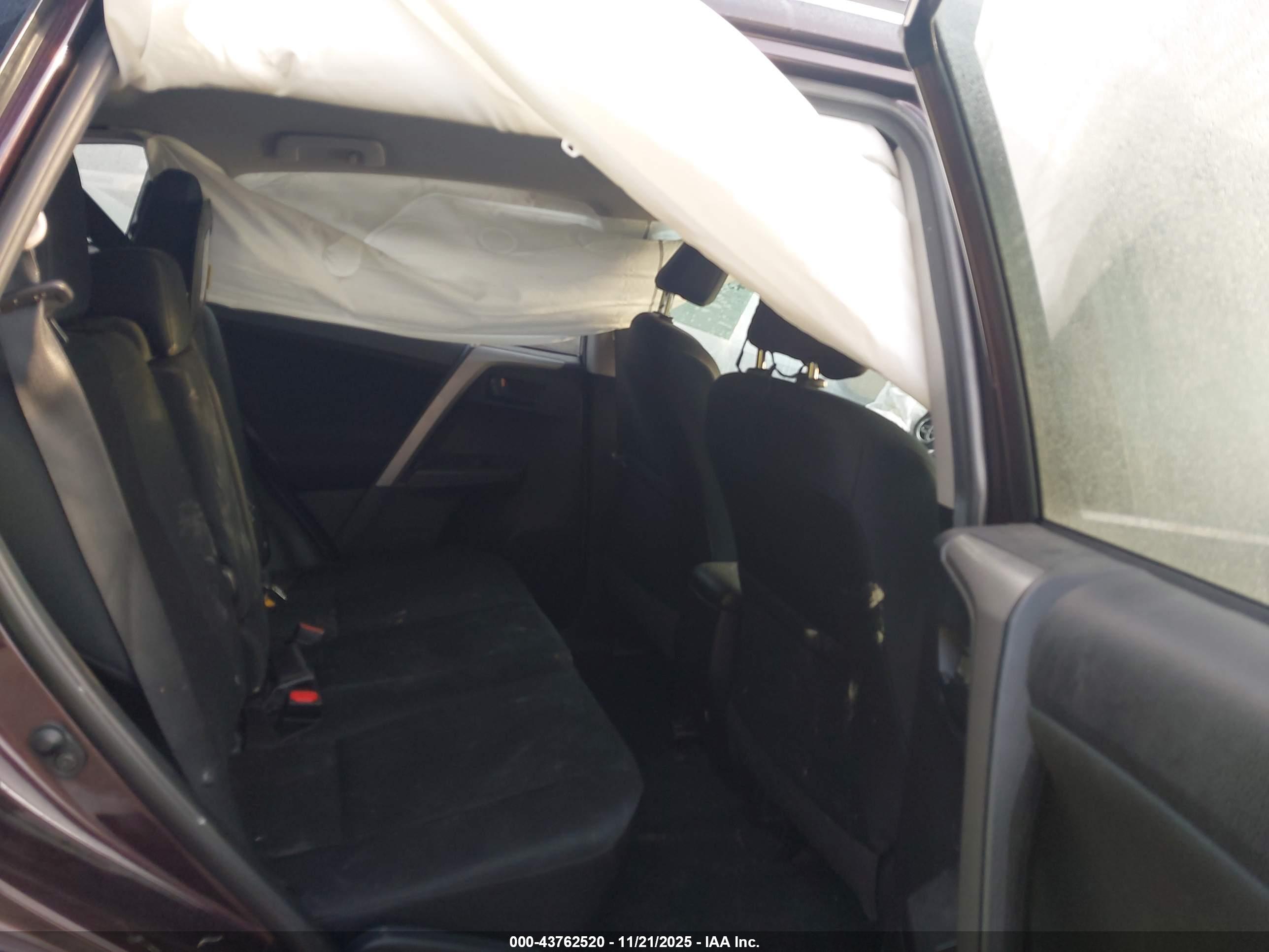 TOYOTA RAV4 image 8