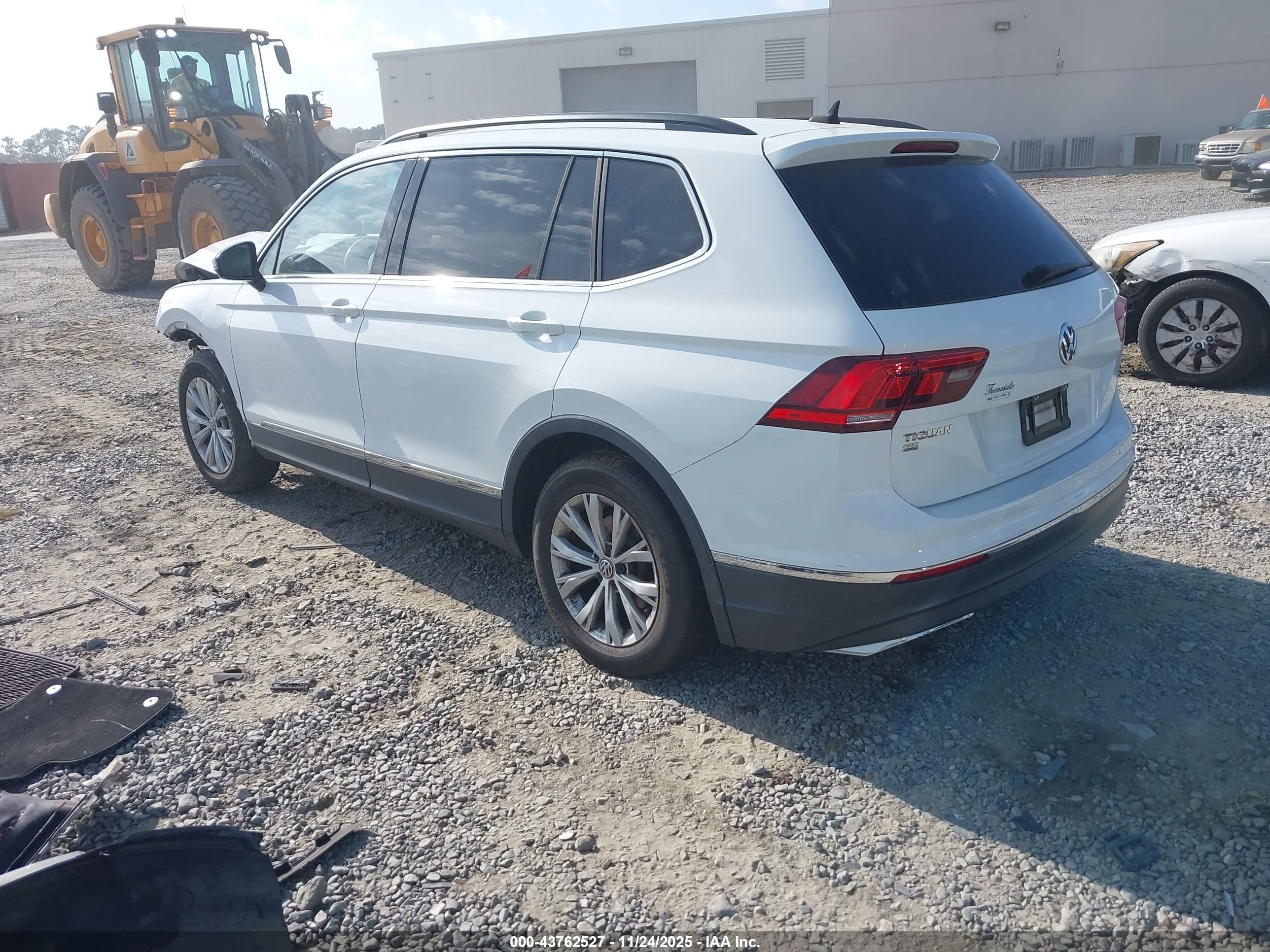 VOLKSWAGEN TIGUAN image 3