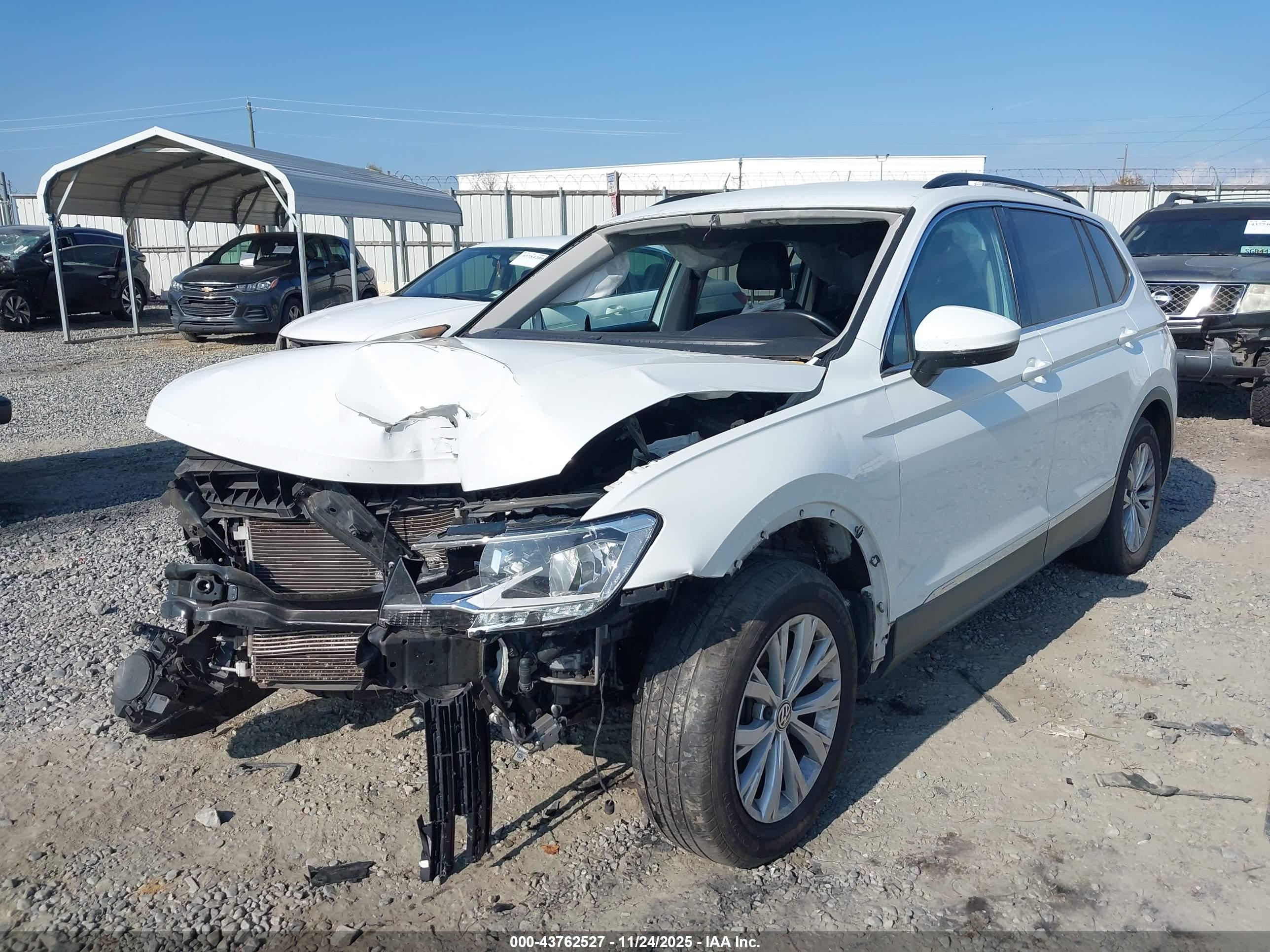 VOLKSWAGEN TIGUAN image 6