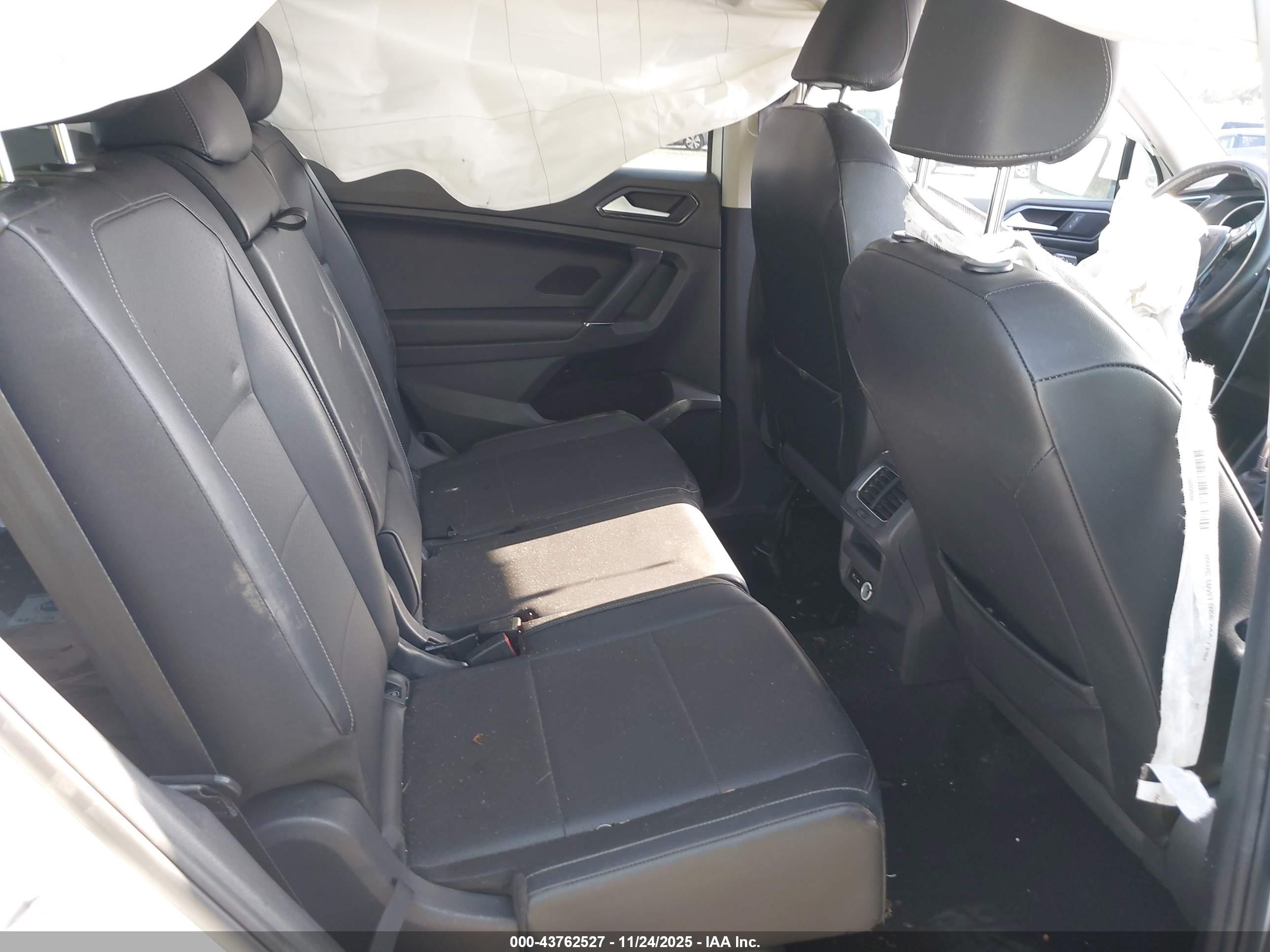 VOLKSWAGEN TIGUAN image 8