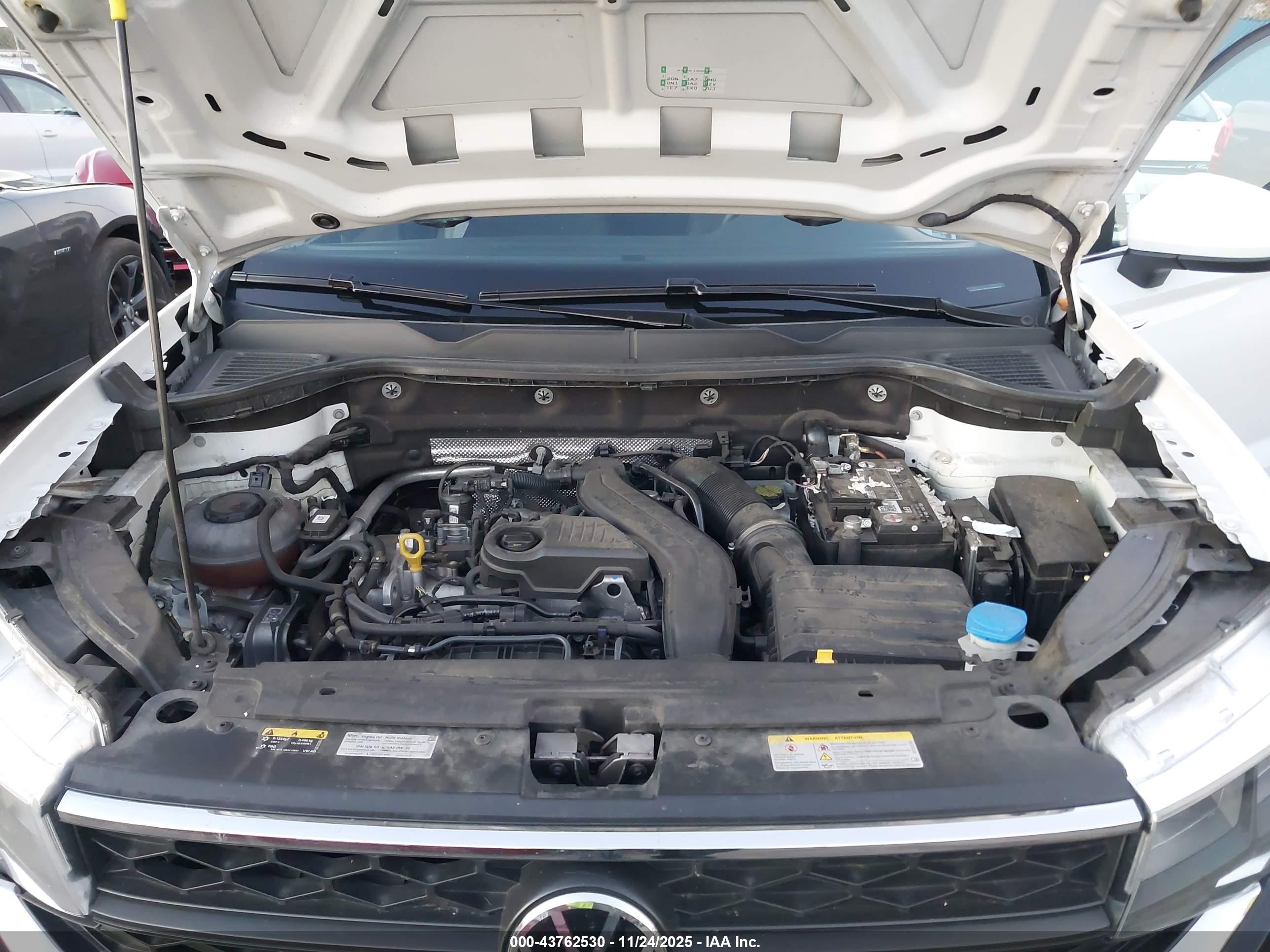 VOLKSWAGEN TAOS image 10