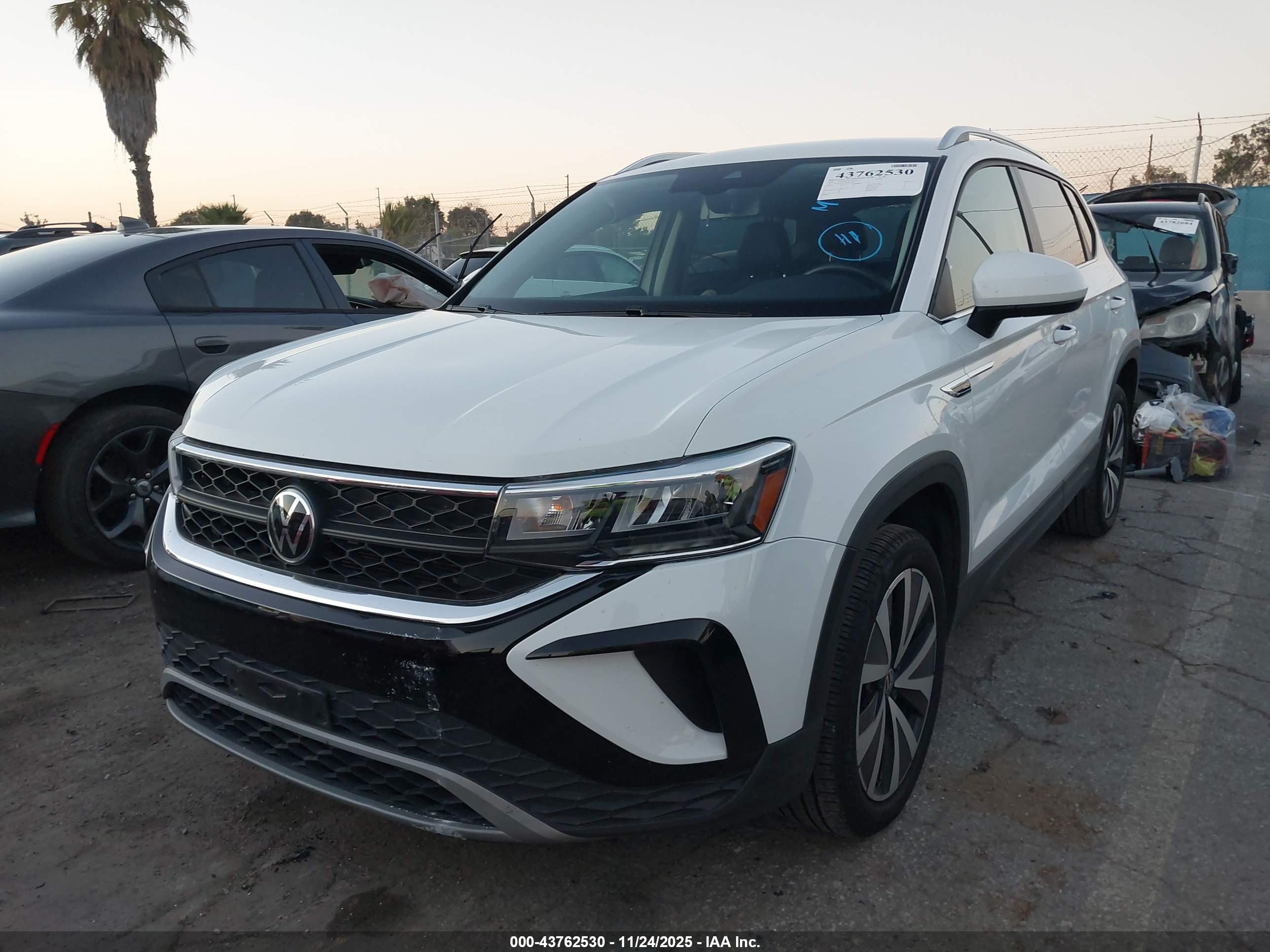 VOLKSWAGEN TAOS image 2