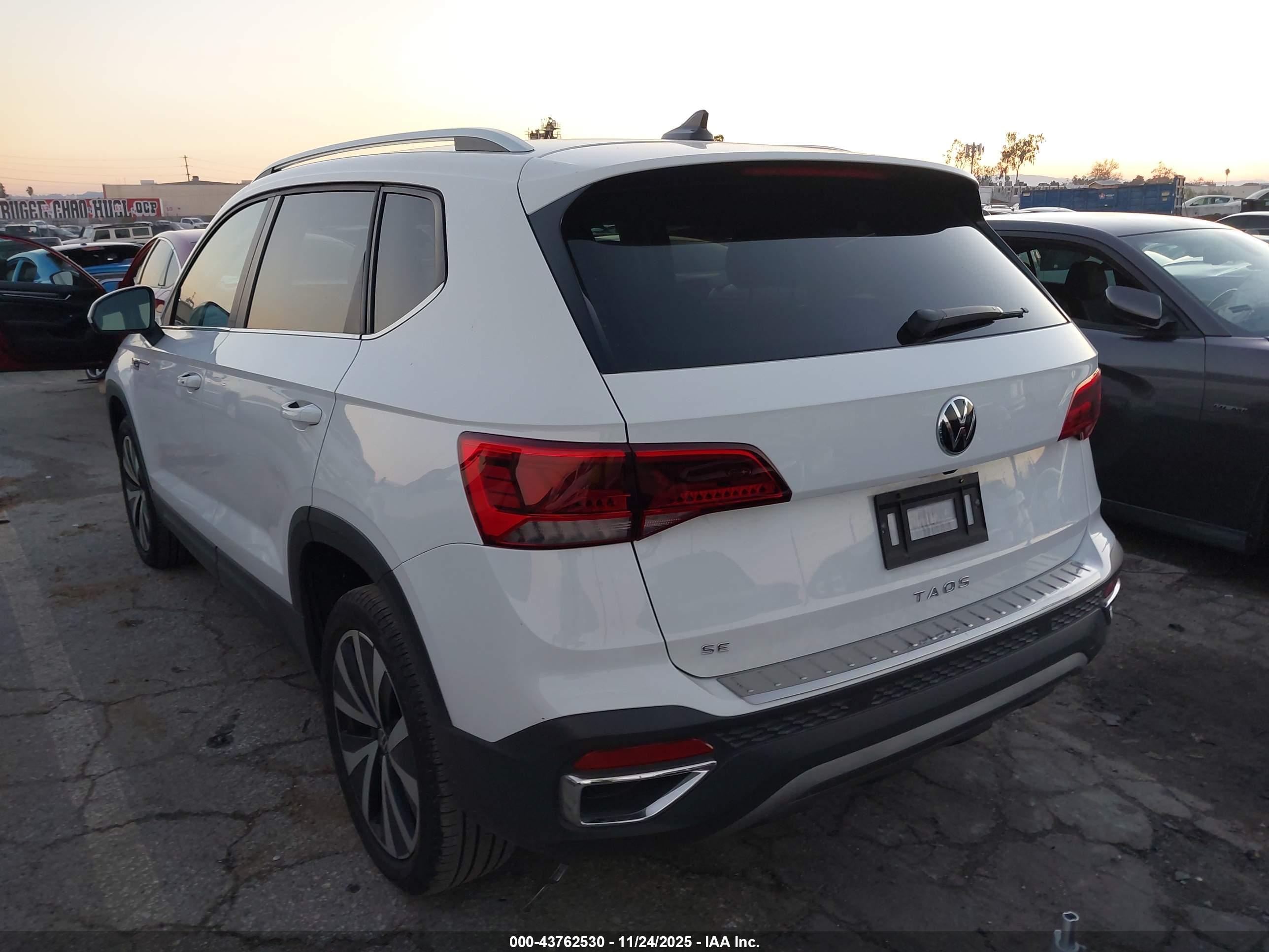 VOLKSWAGEN TAOS image 3
