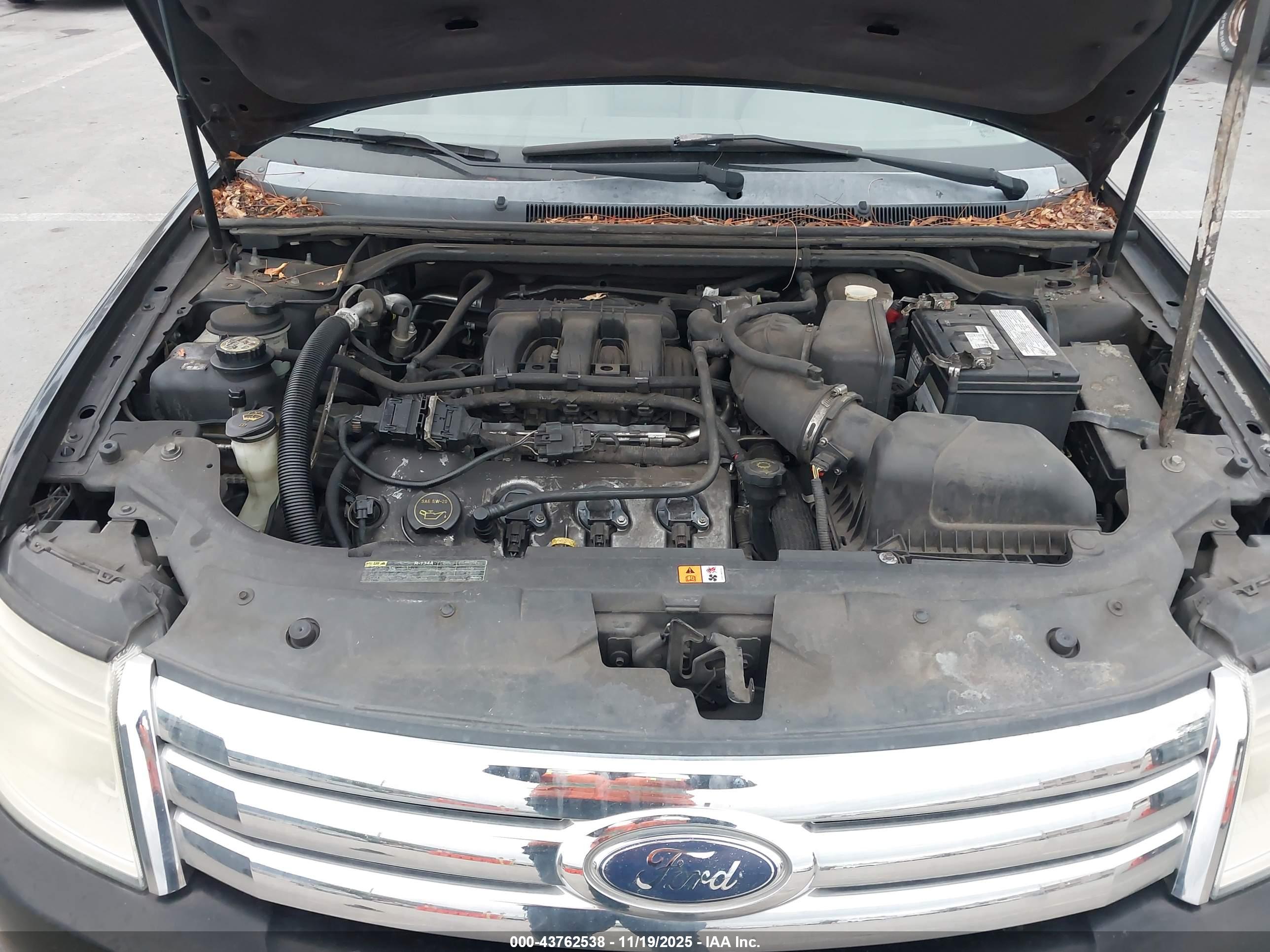 FORD TAURUS image 10