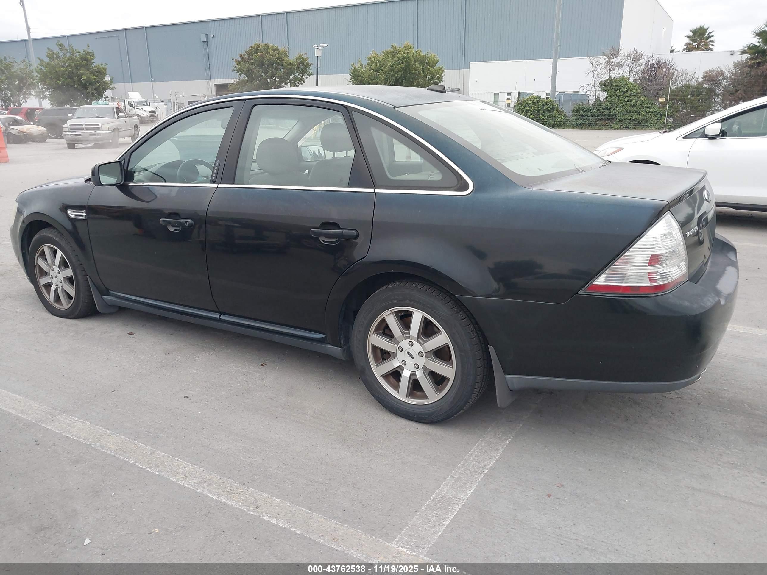 FORD TAURUS image 3