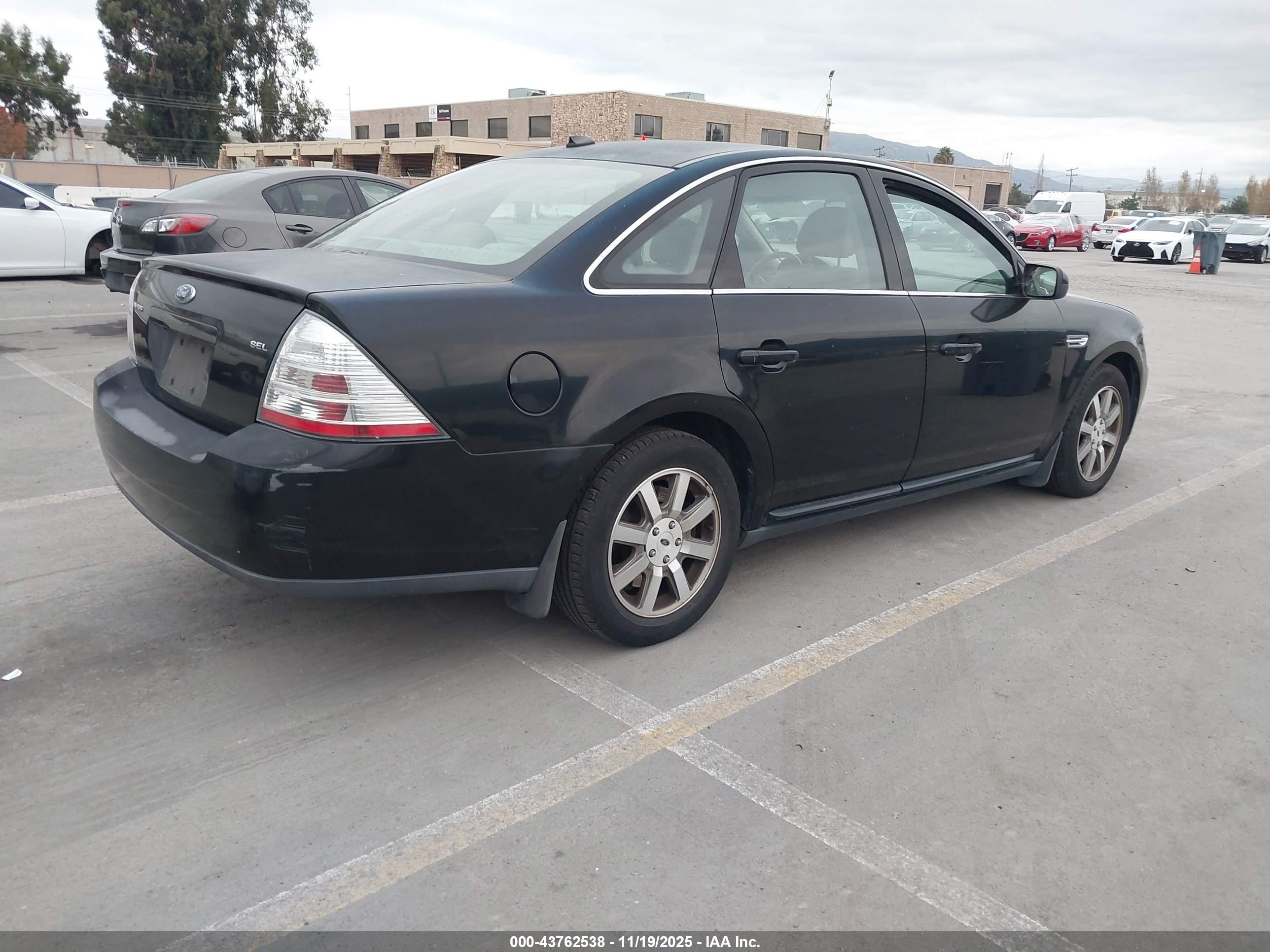 FORD TAURUS image 4