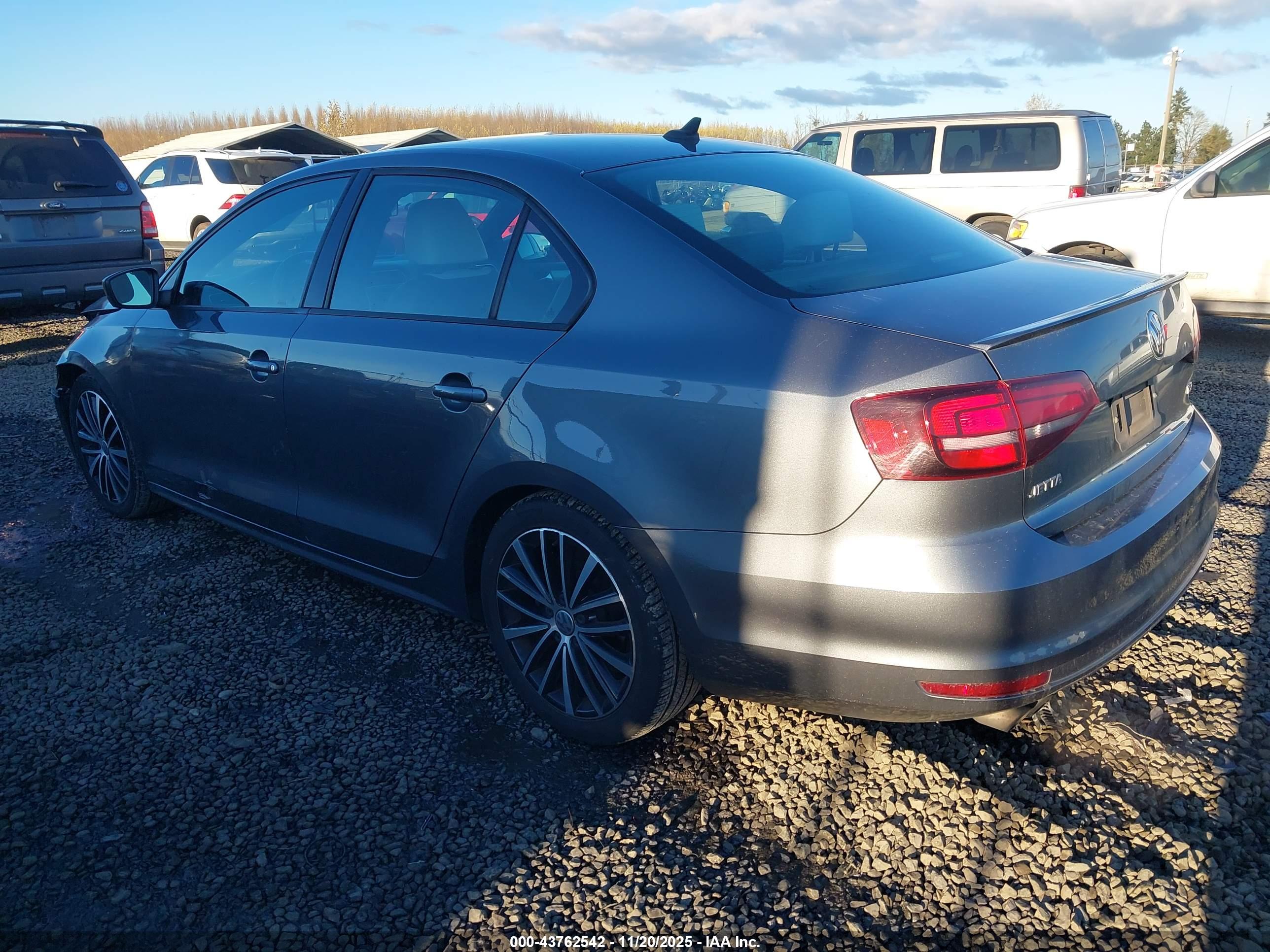 VOLKSWAGEN JETTA image 3