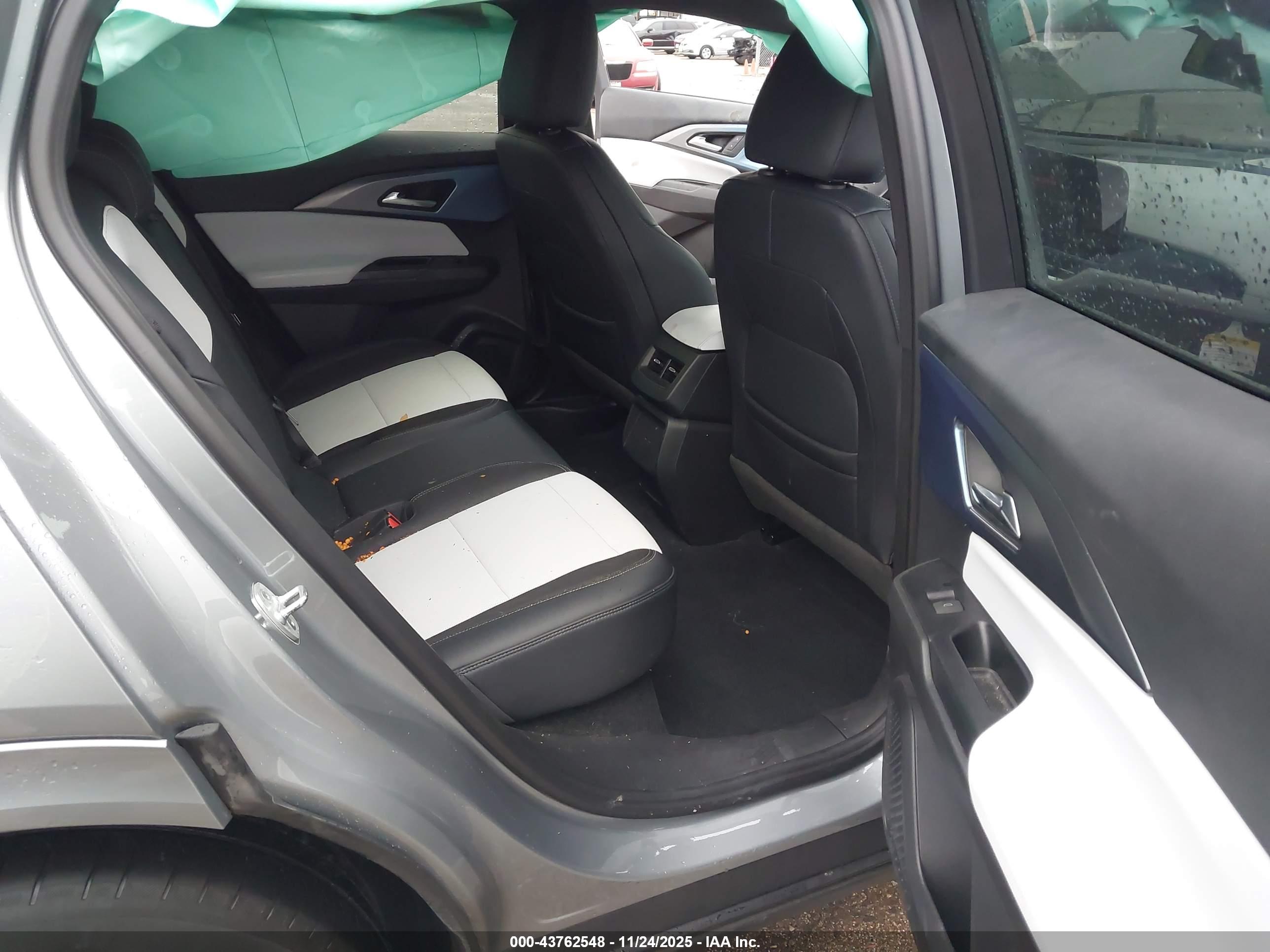 CHEVROLET EQUINOX image 8