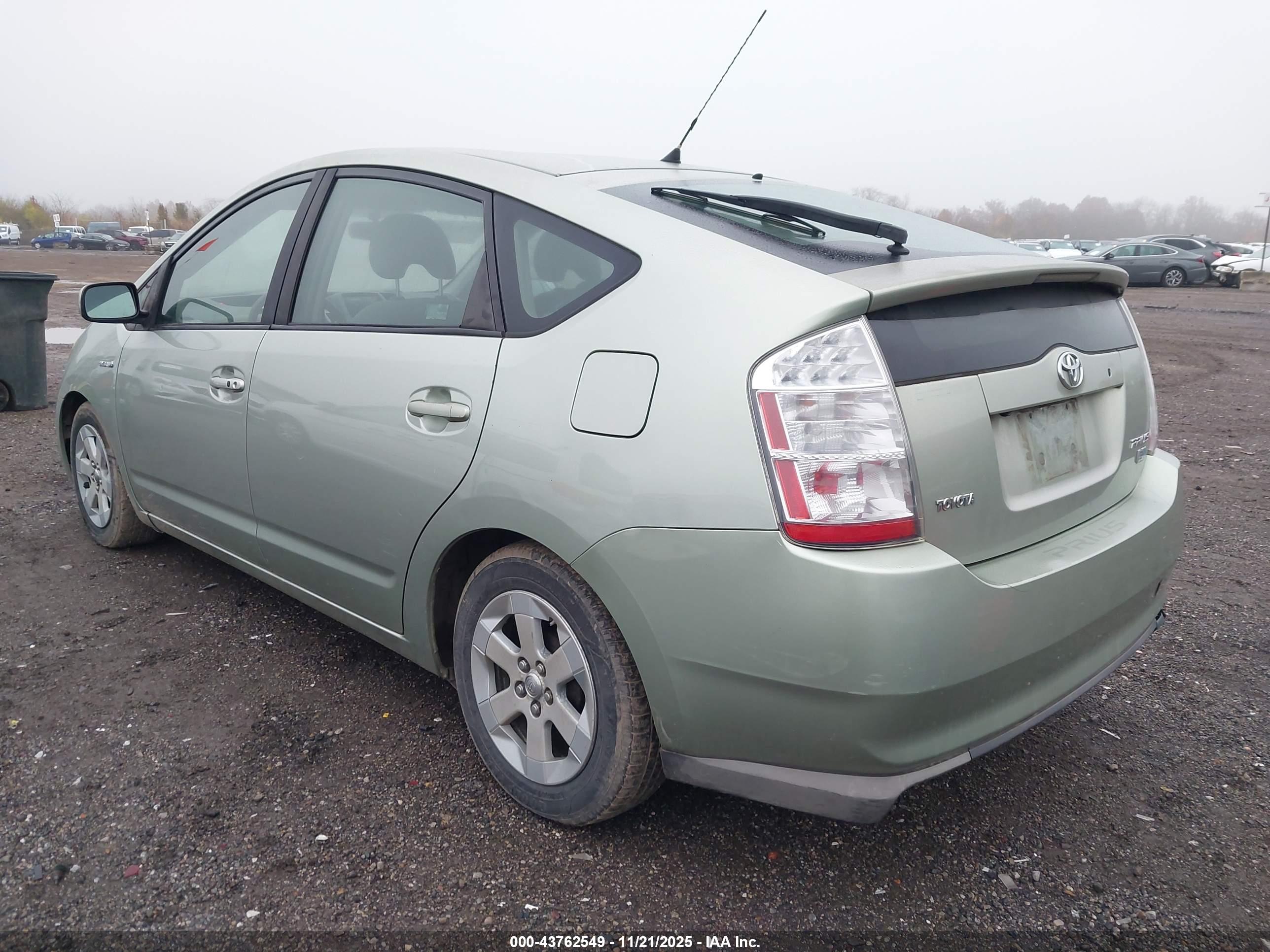 TOYOTA PRIUS image 3