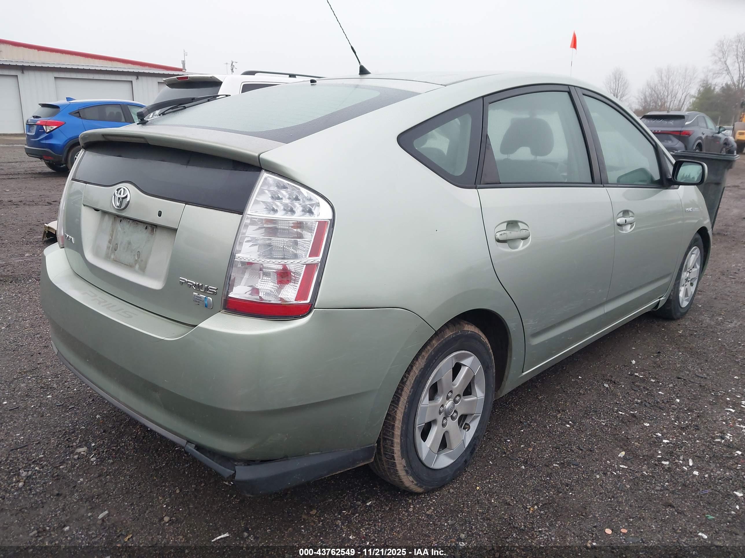 TOYOTA PRIUS image 4