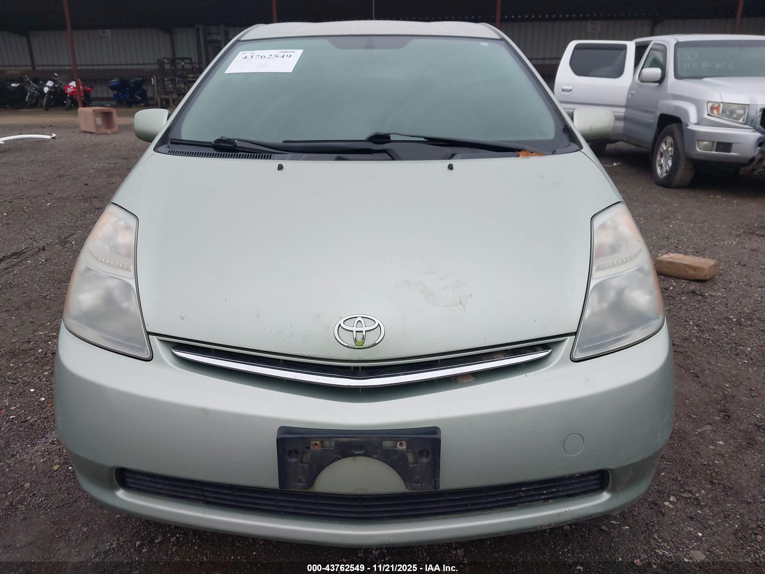 TOYOTA PRIUS image 6