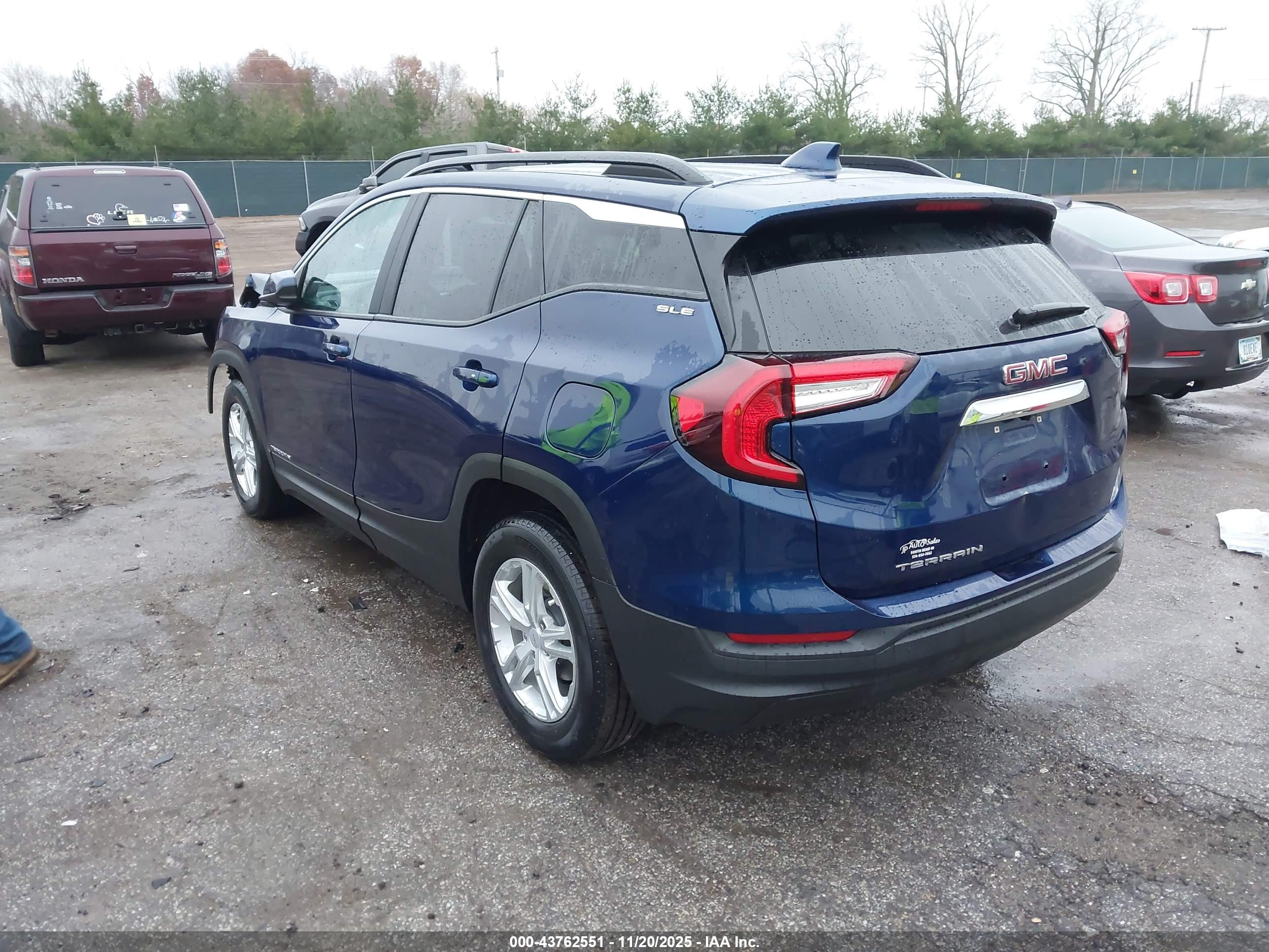 GMC TERRAIN image 3