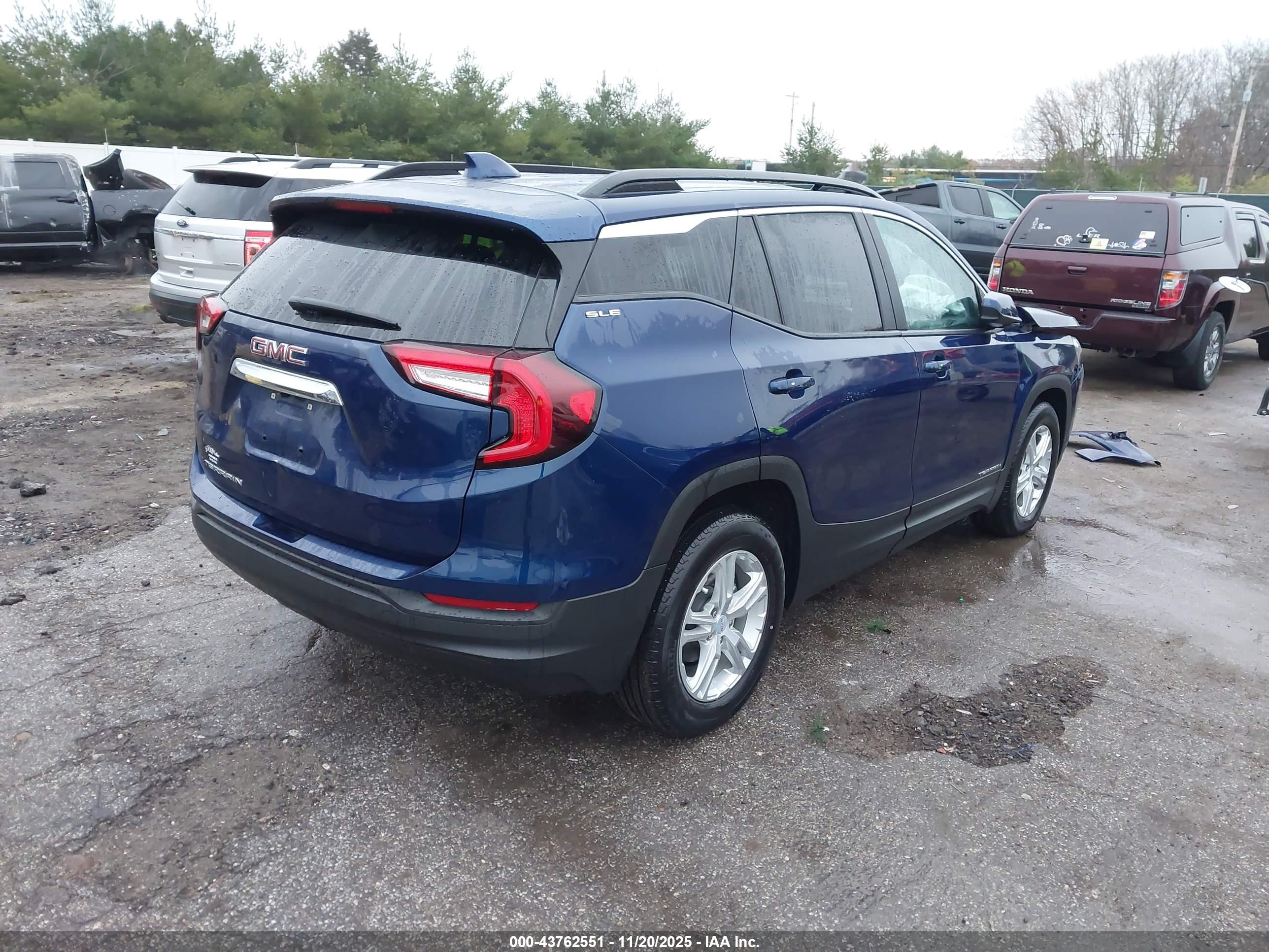 GMC TERRAIN image 4