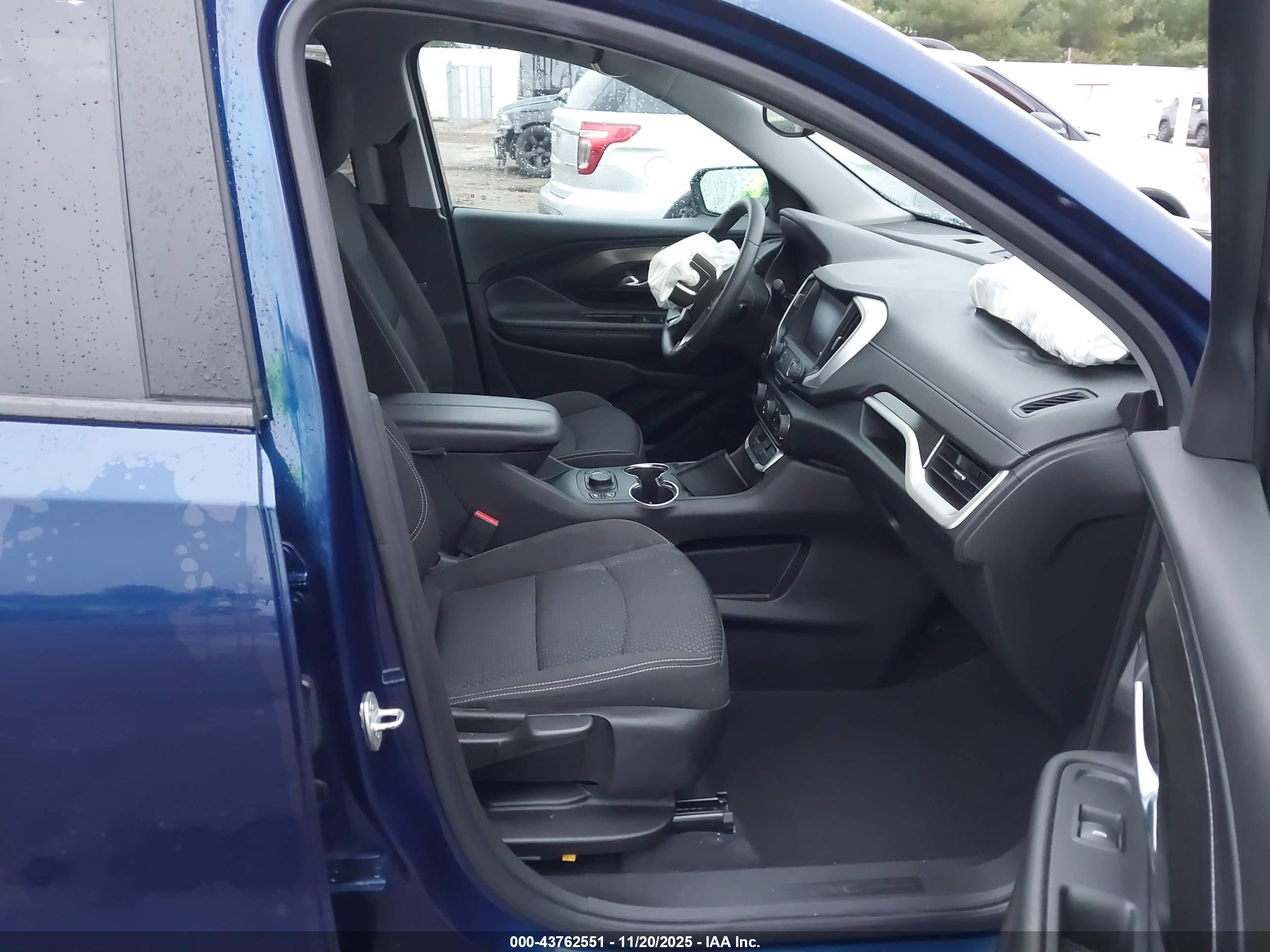 GMC TERRAIN image 5