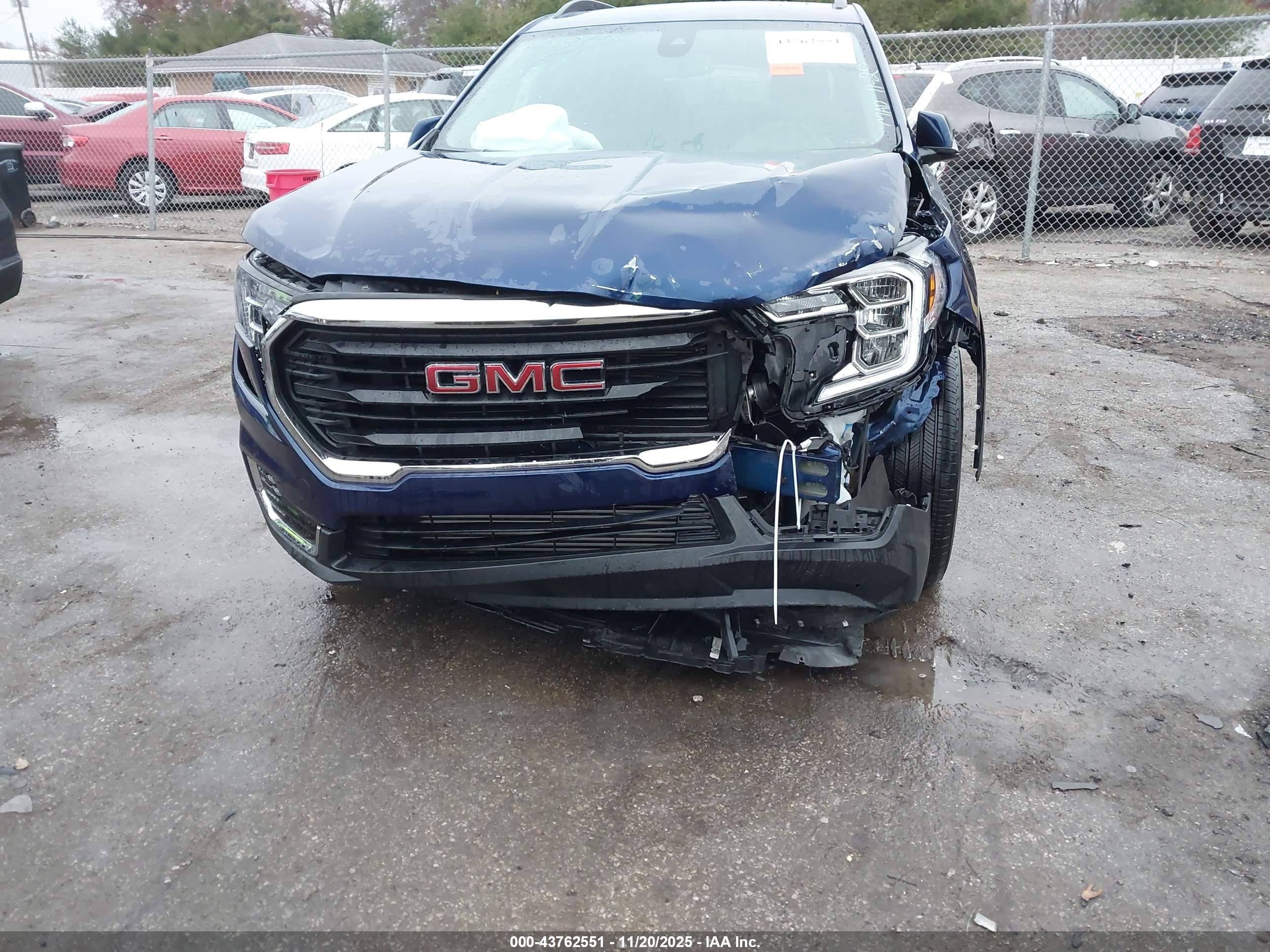 GMC TERRAIN image 6