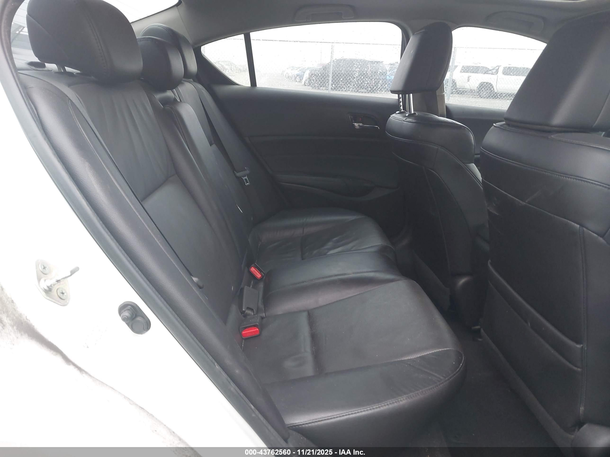 ACURA ILX image 8