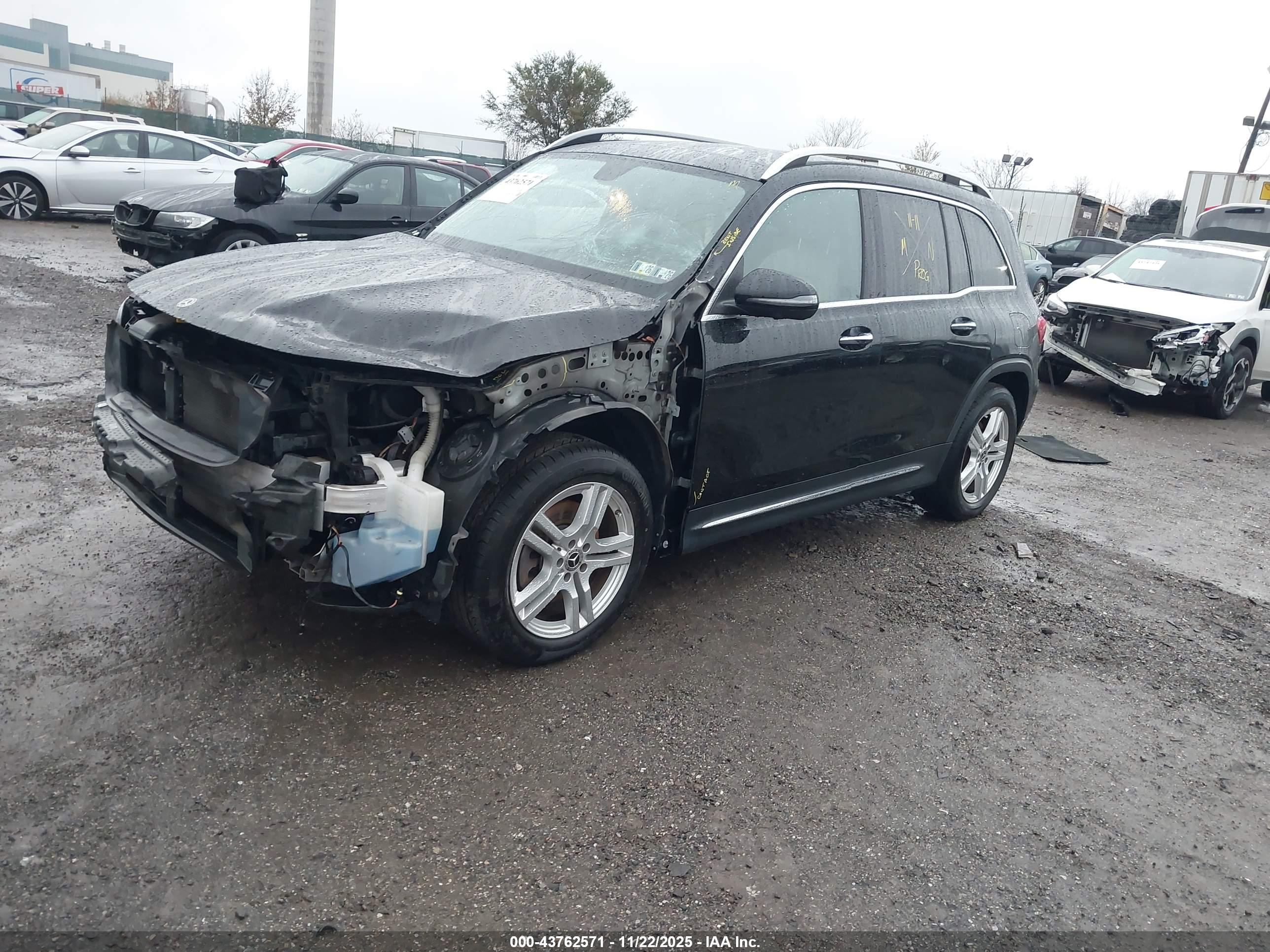 MERCEDES-BENZ GLB image 2