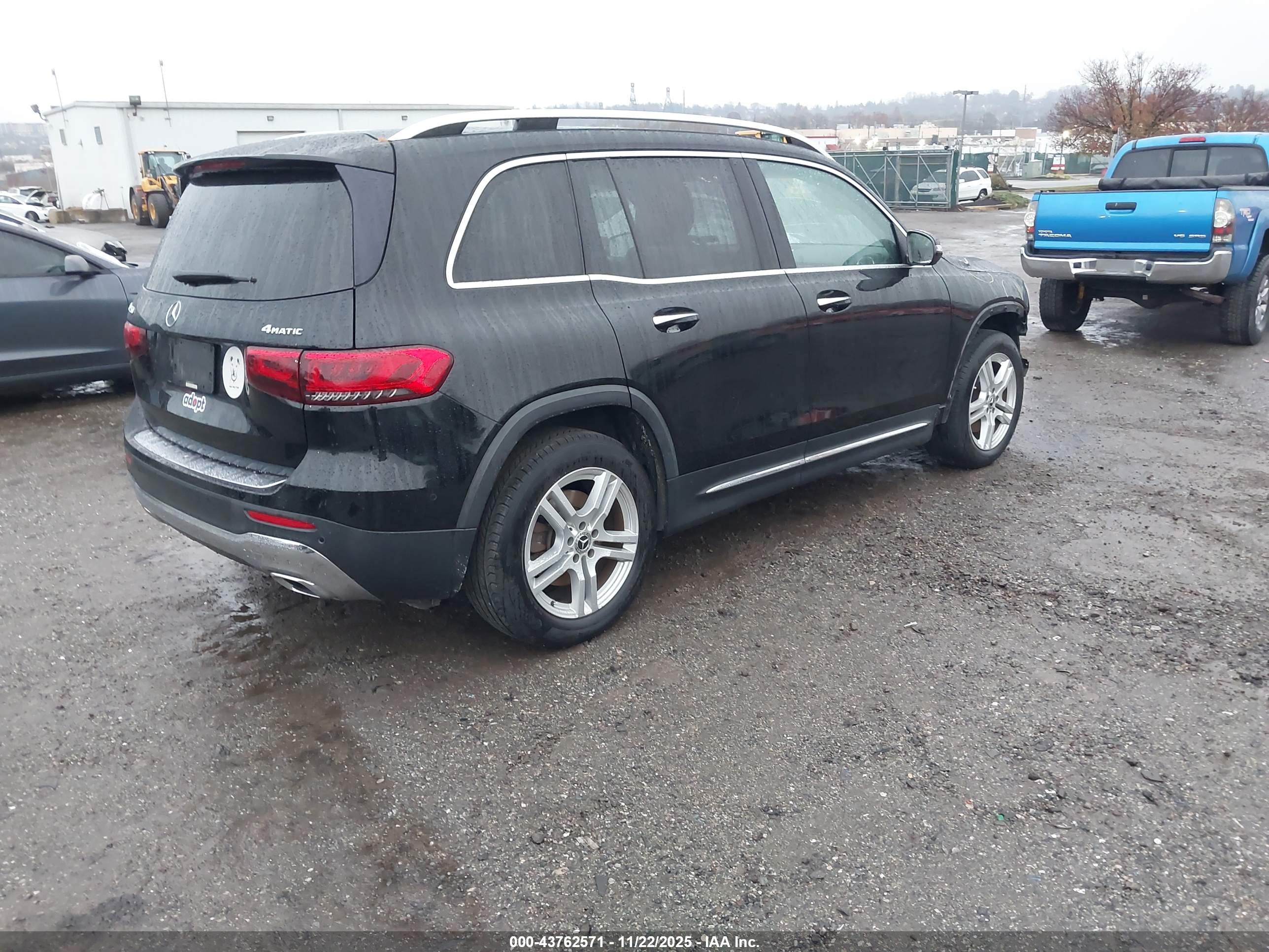 MERCEDES-BENZ GLB image 4