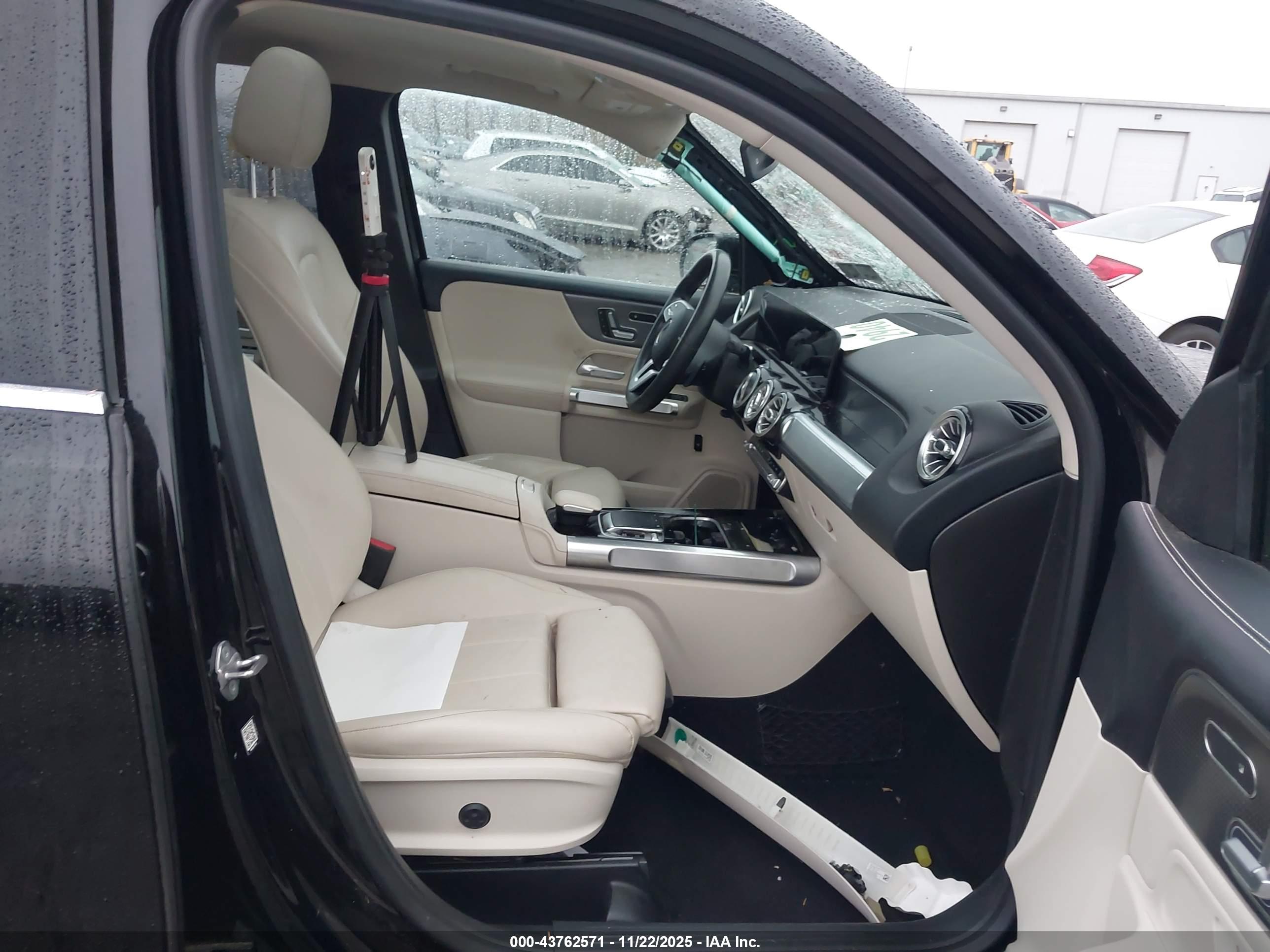 MERCEDES-BENZ GLB image 5