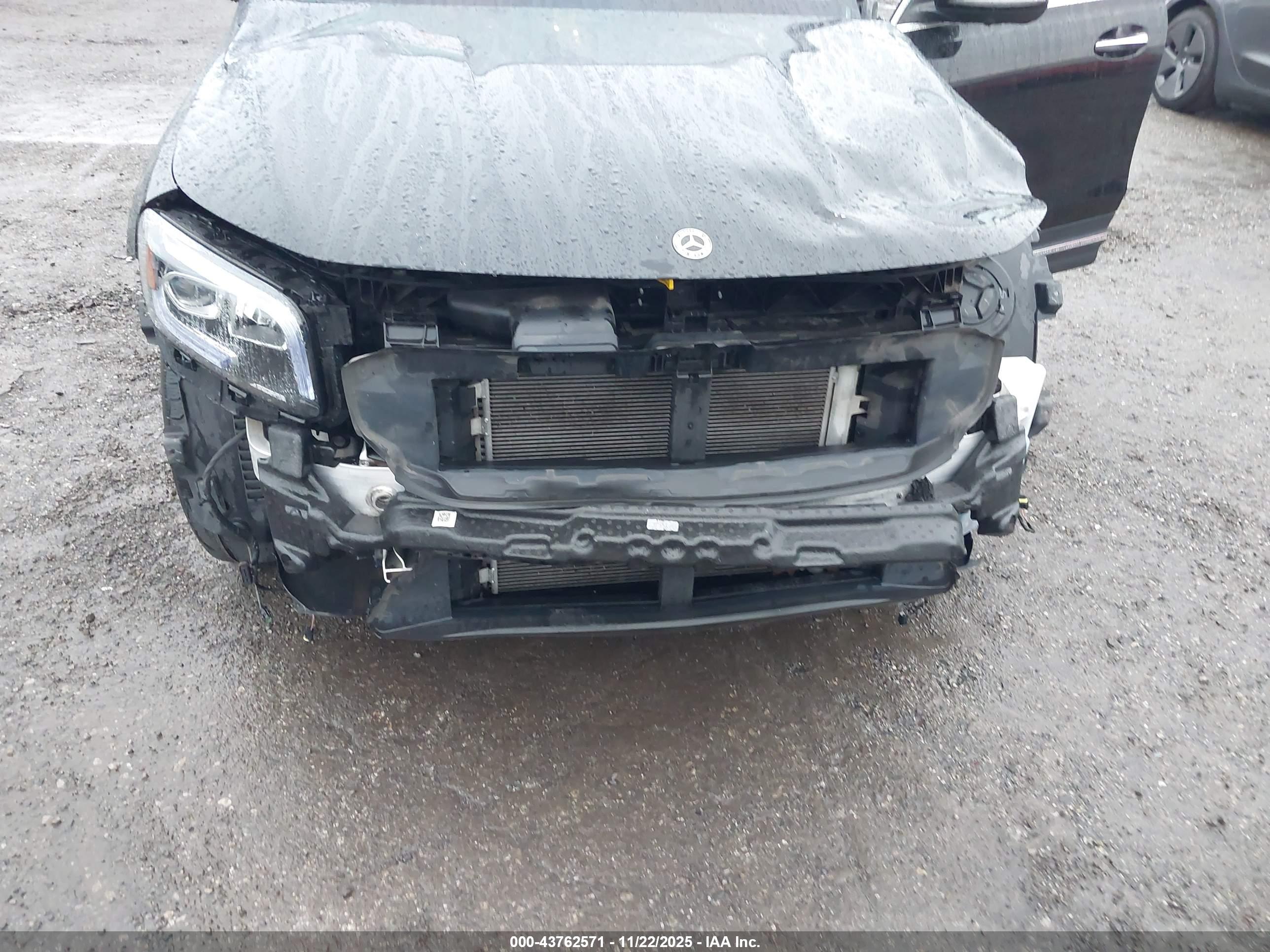 MERCEDES-BENZ GLB image 6