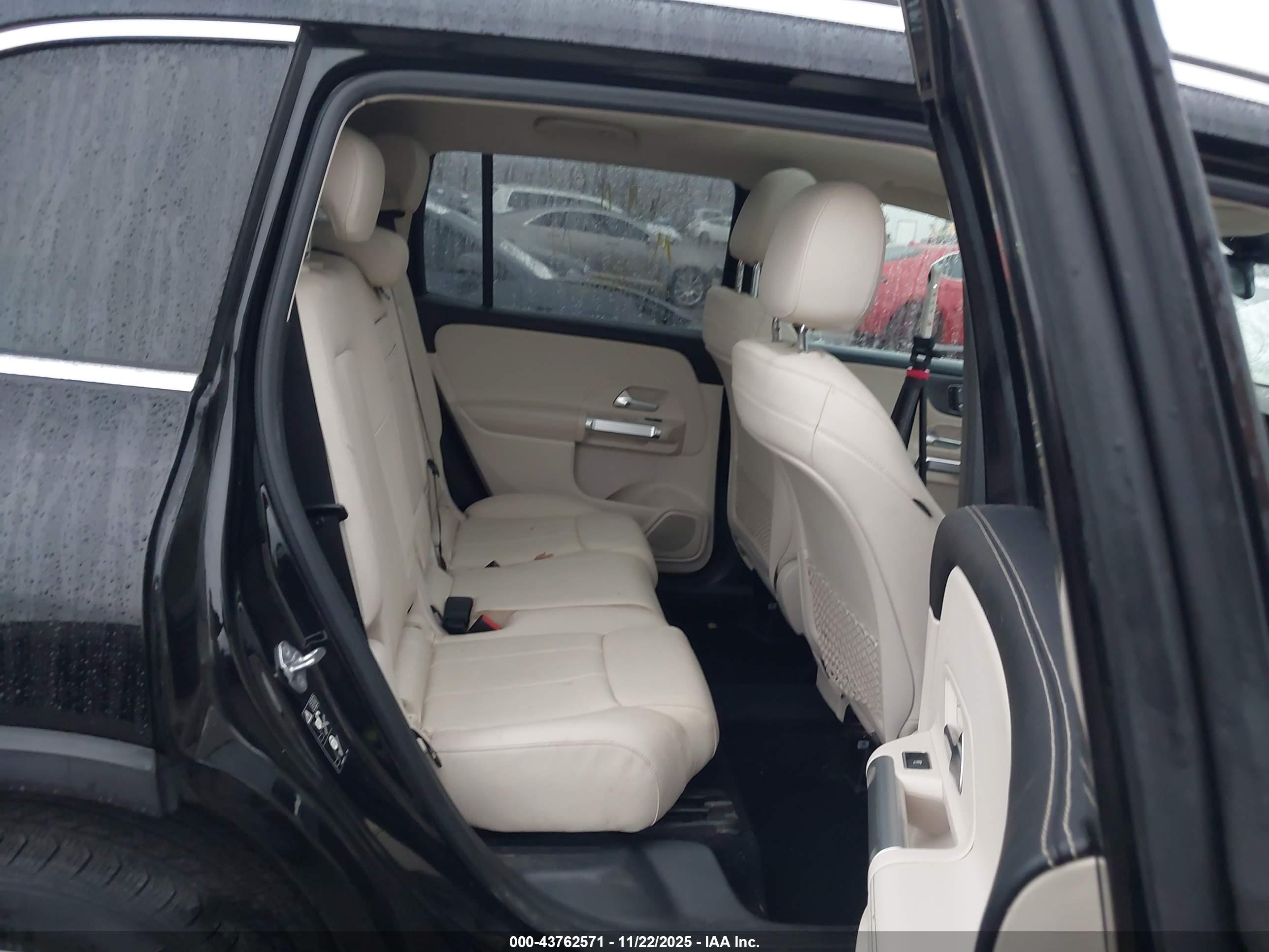MERCEDES-BENZ GLB image 8