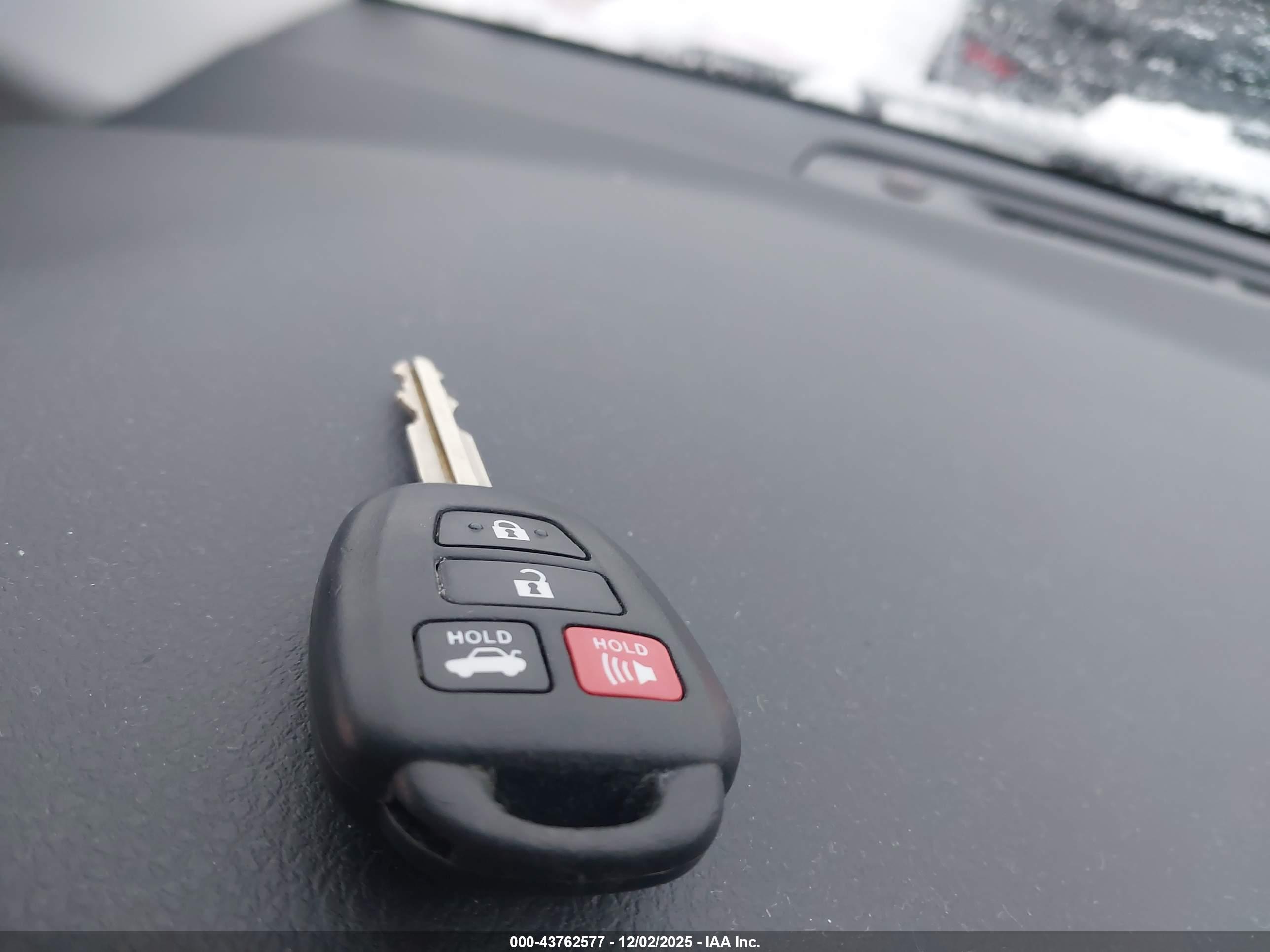 TOYOTA COROLLA image 11
