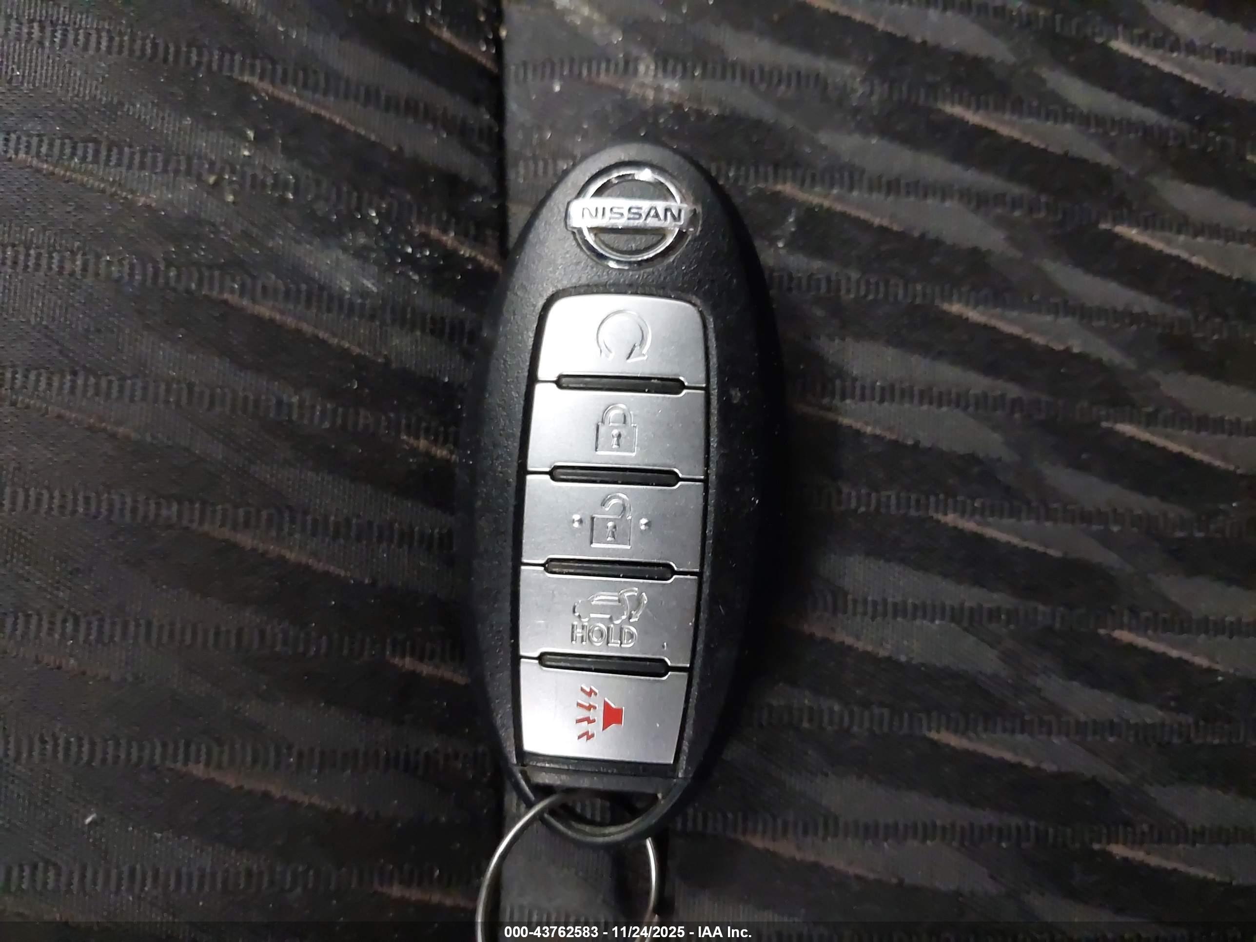 NISSAN ROGUE image 11