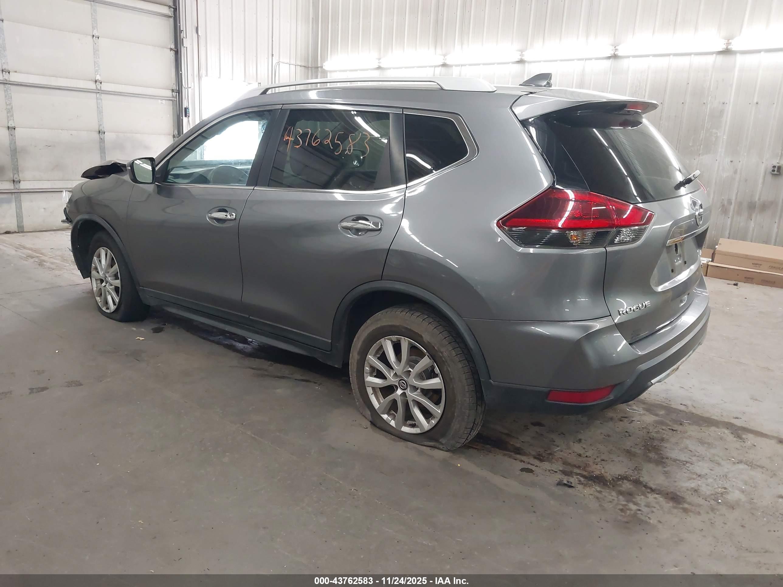 NISSAN ROGUE image 3