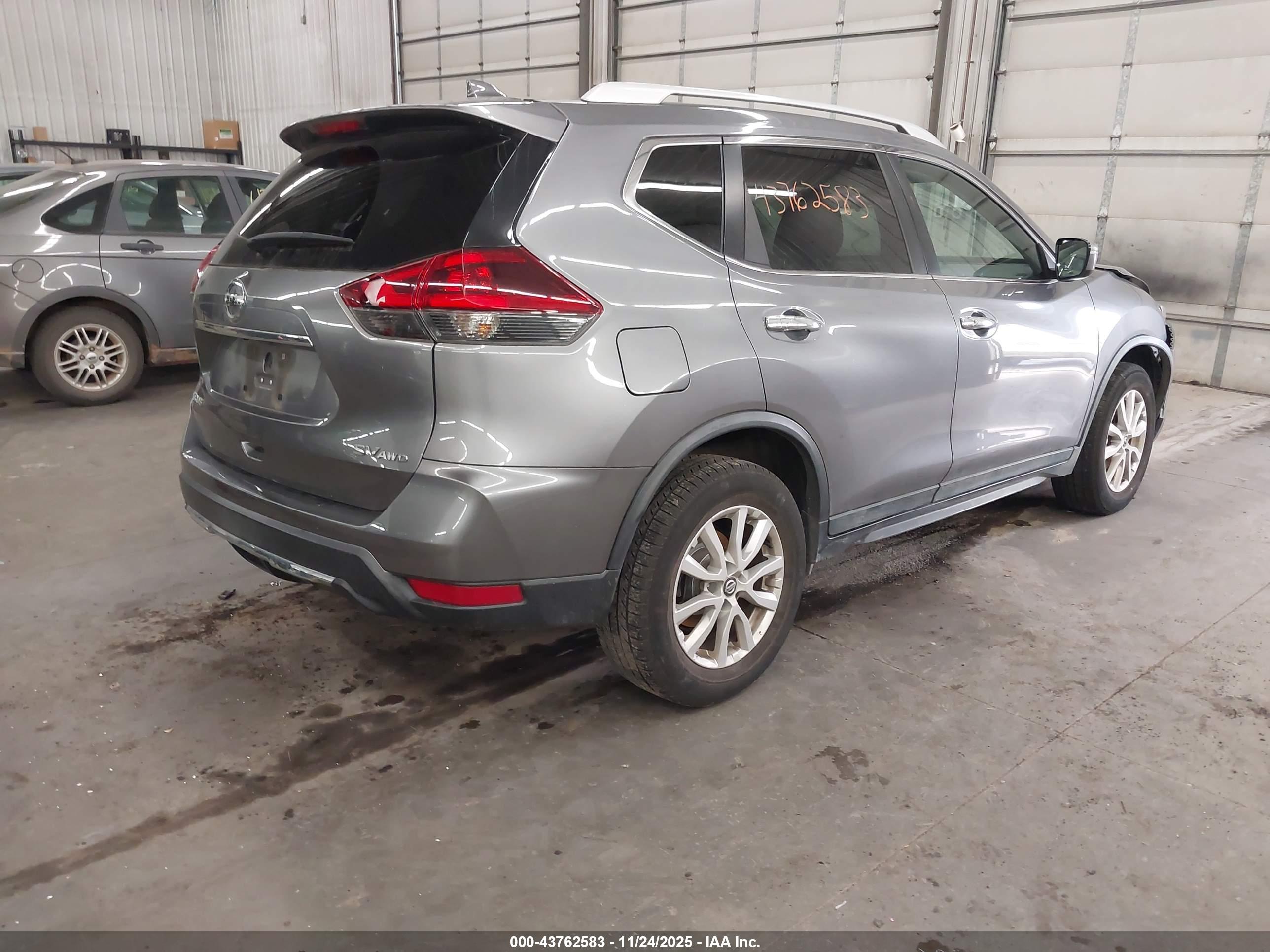 NISSAN ROGUE image 4