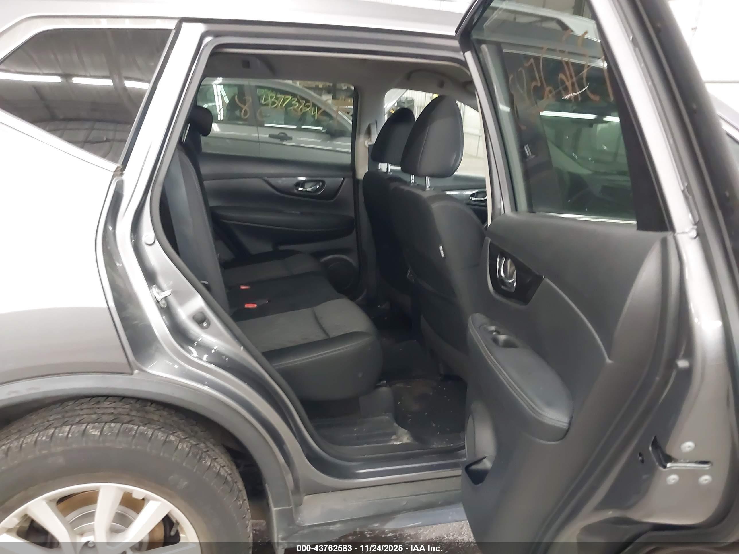 NISSAN ROGUE image 8