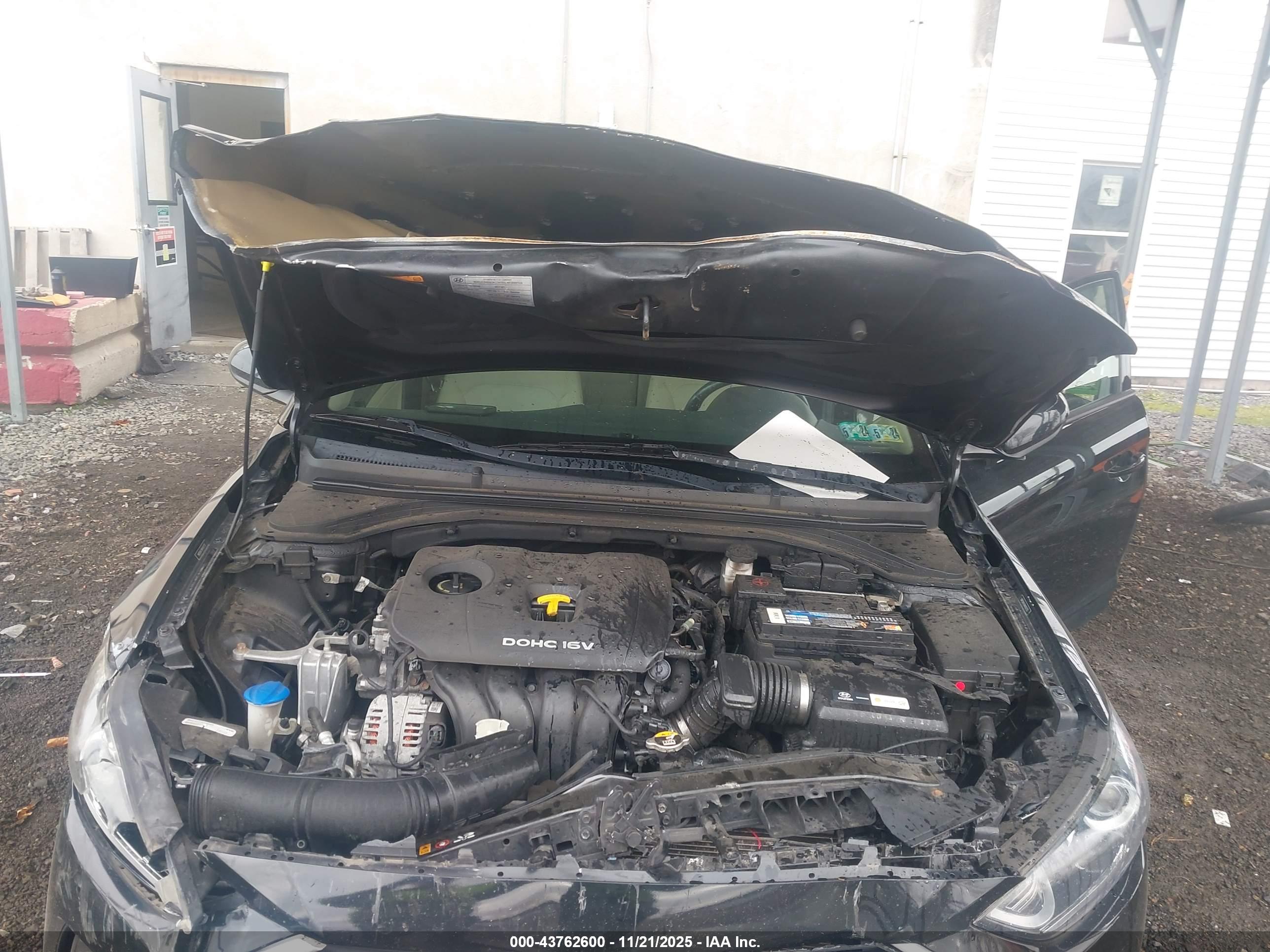 HYUNDAI ELANTRA image 10