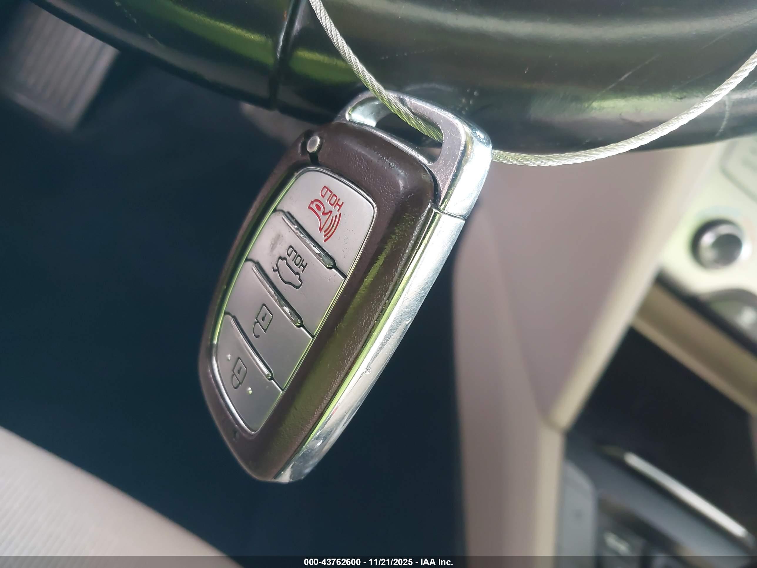 HYUNDAI ELANTRA image 11