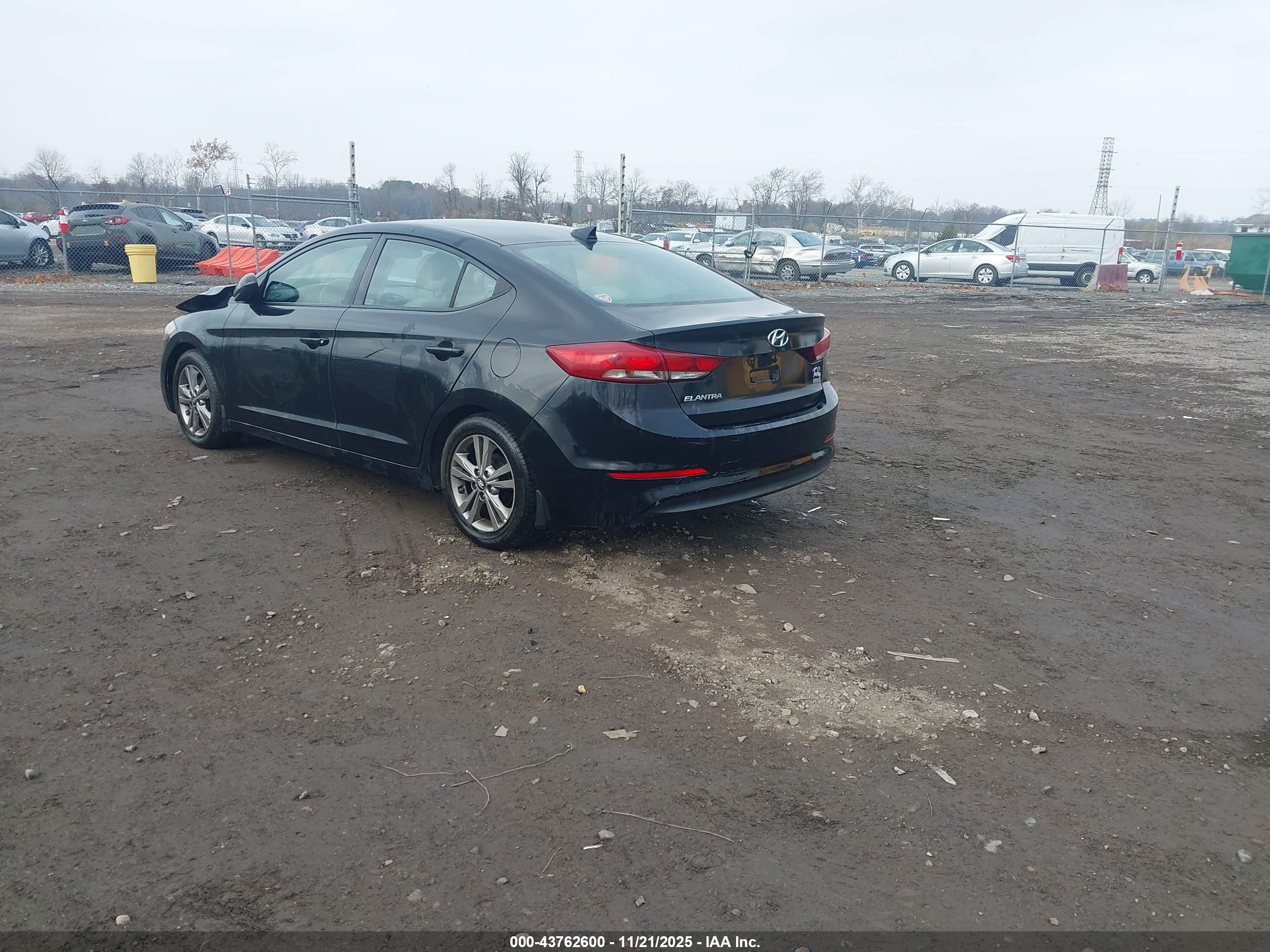 HYUNDAI ELANTRA image 3