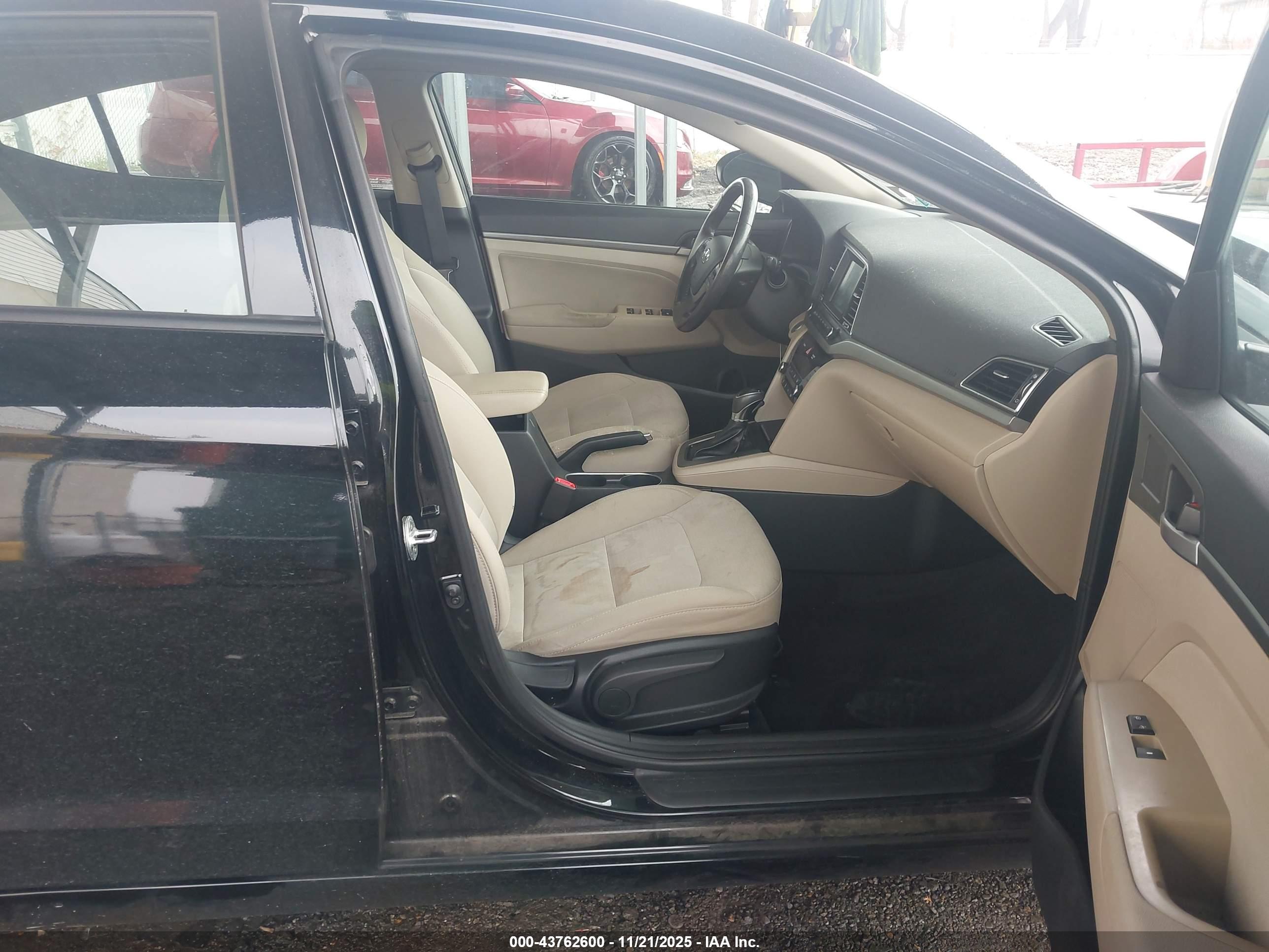HYUNDAI ELANTRA image 5