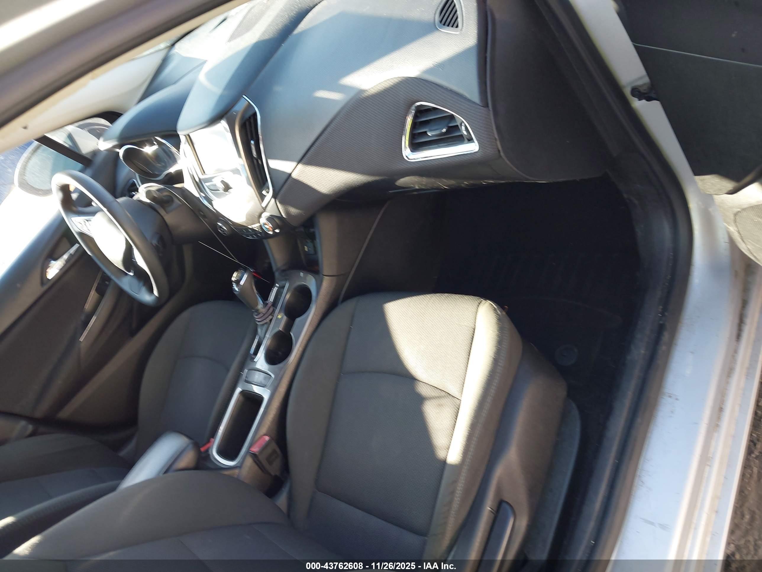 CHEVROLET CRUZE image 5