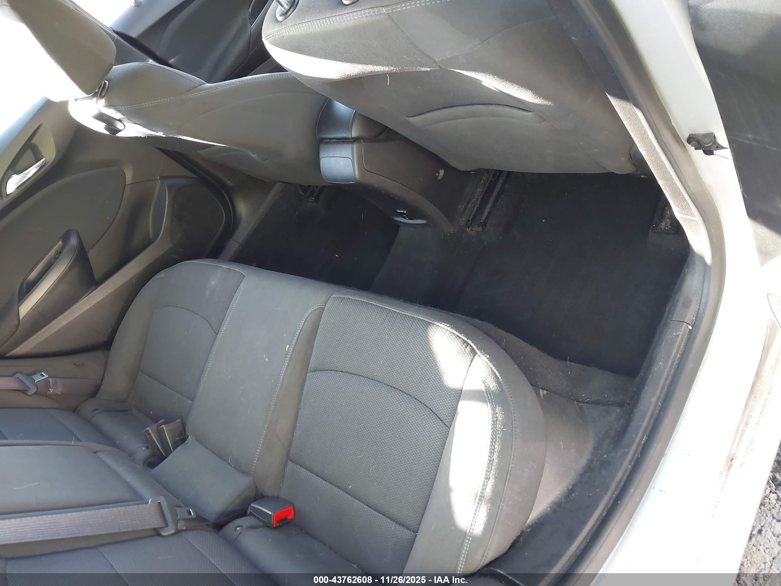 CHEVROLET CRUZE image 8