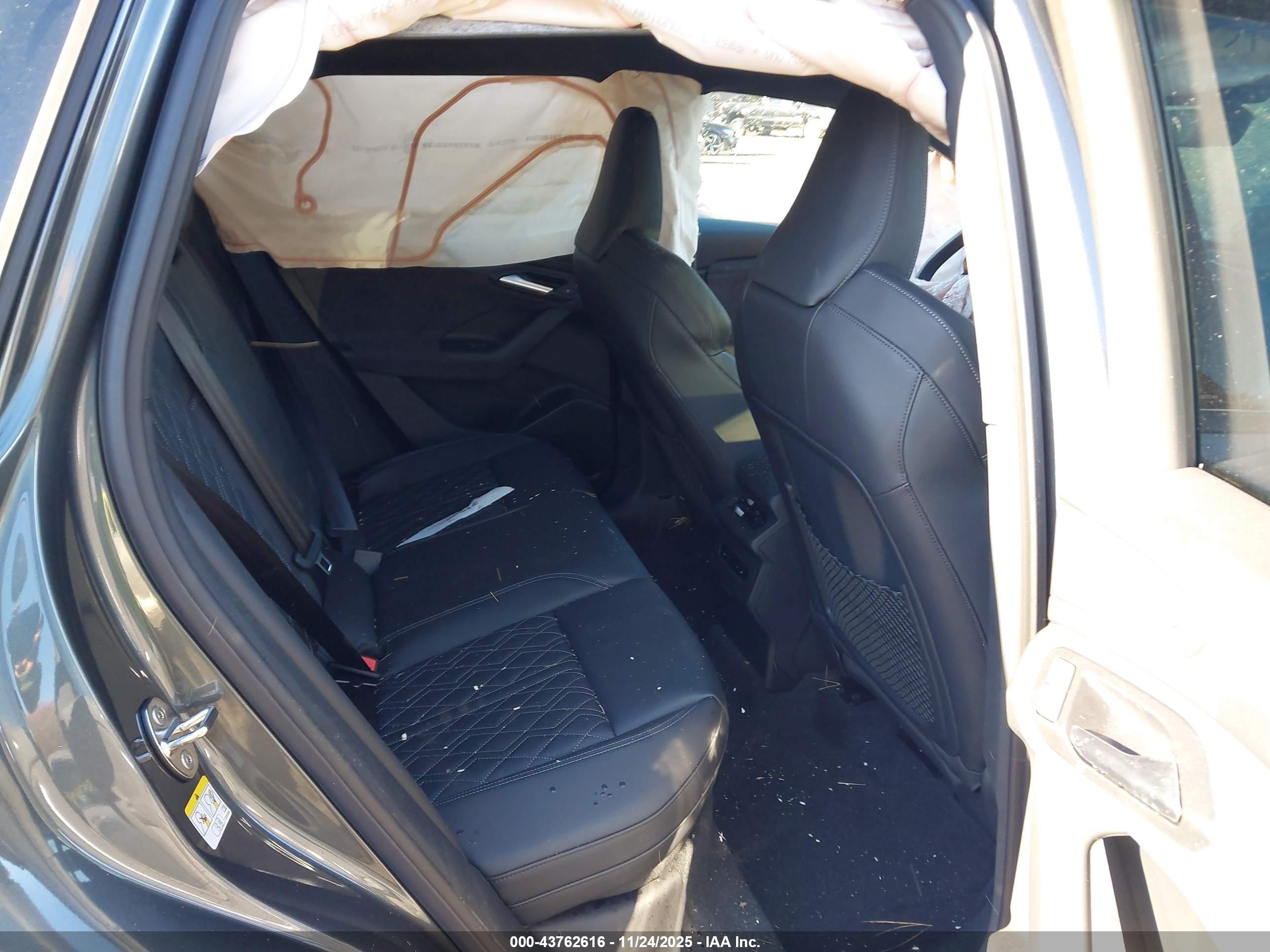 AUDI SQ6 image 8