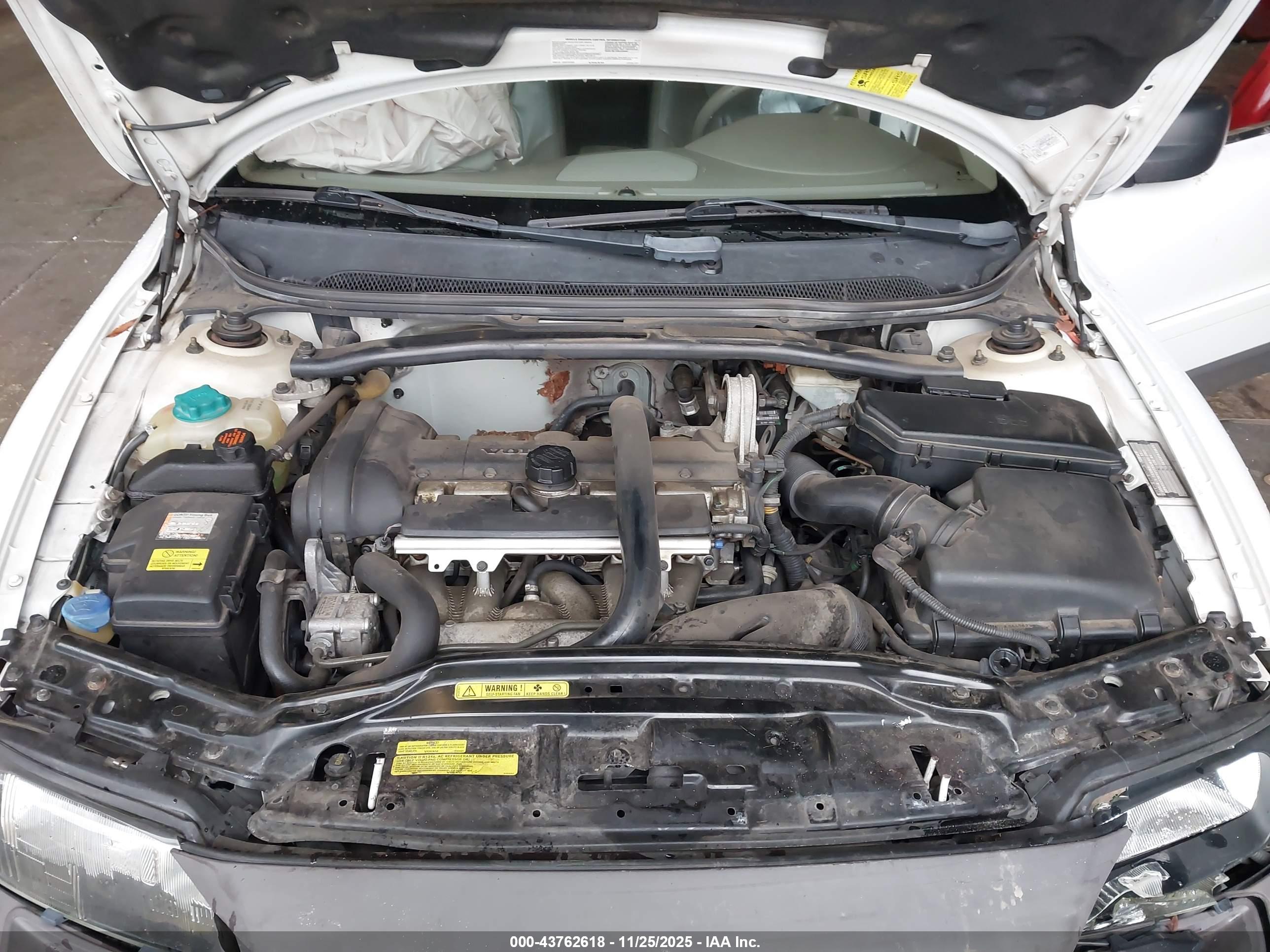 VOLVO XC70 image 10