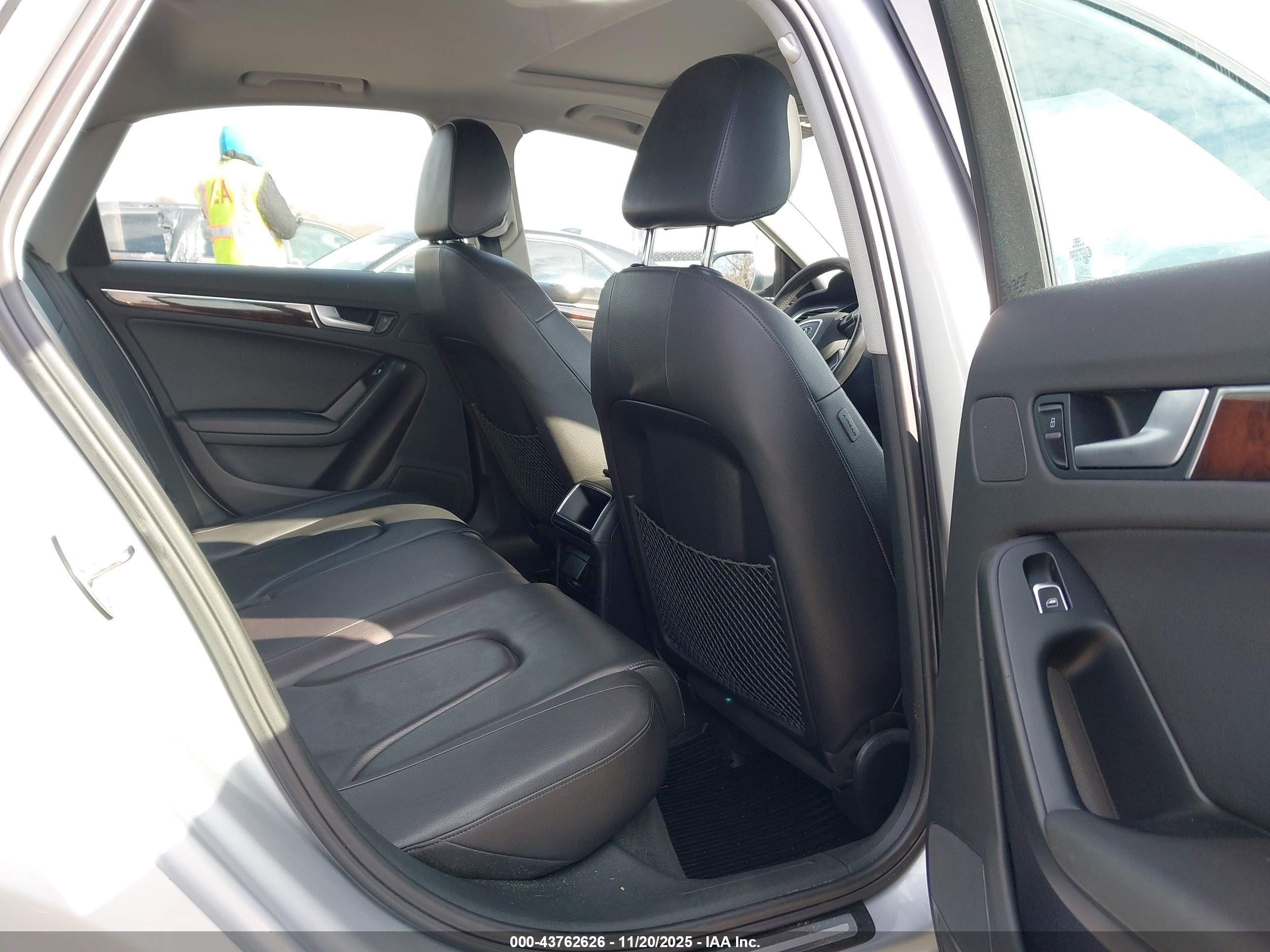 AUDI A4 image 8